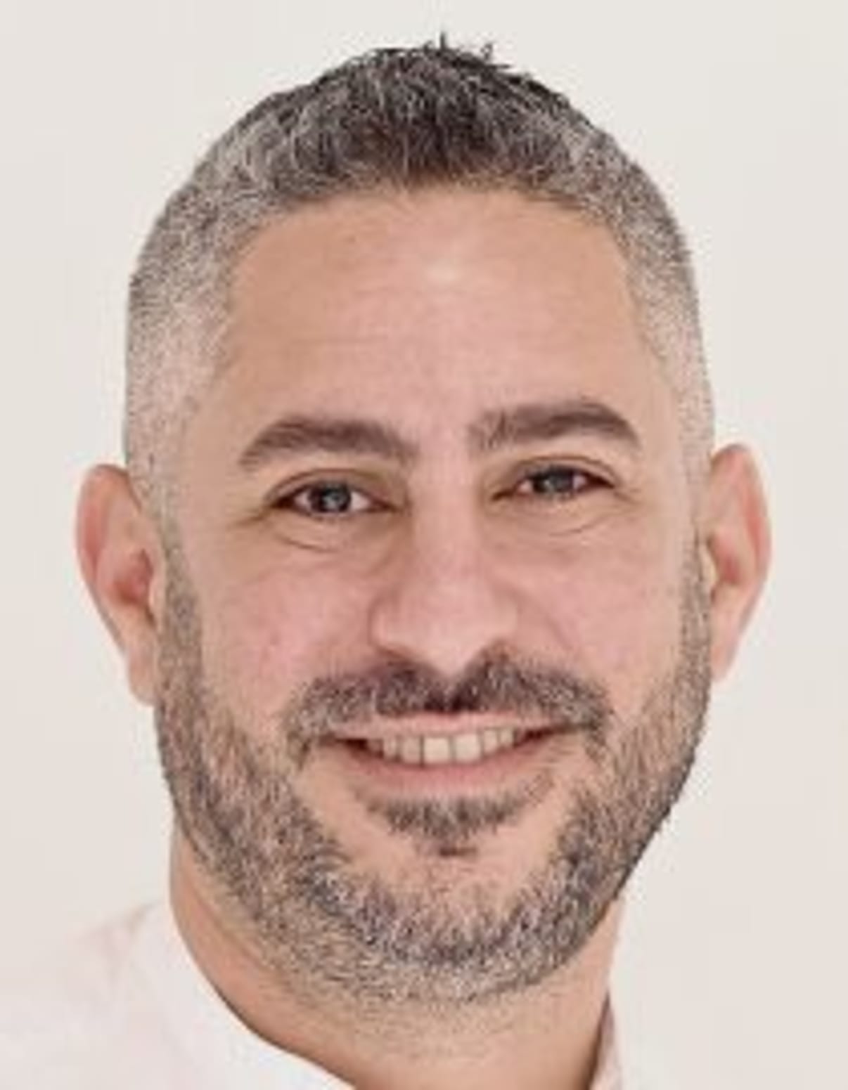 תמונת פורטרט של בעל המקצוע