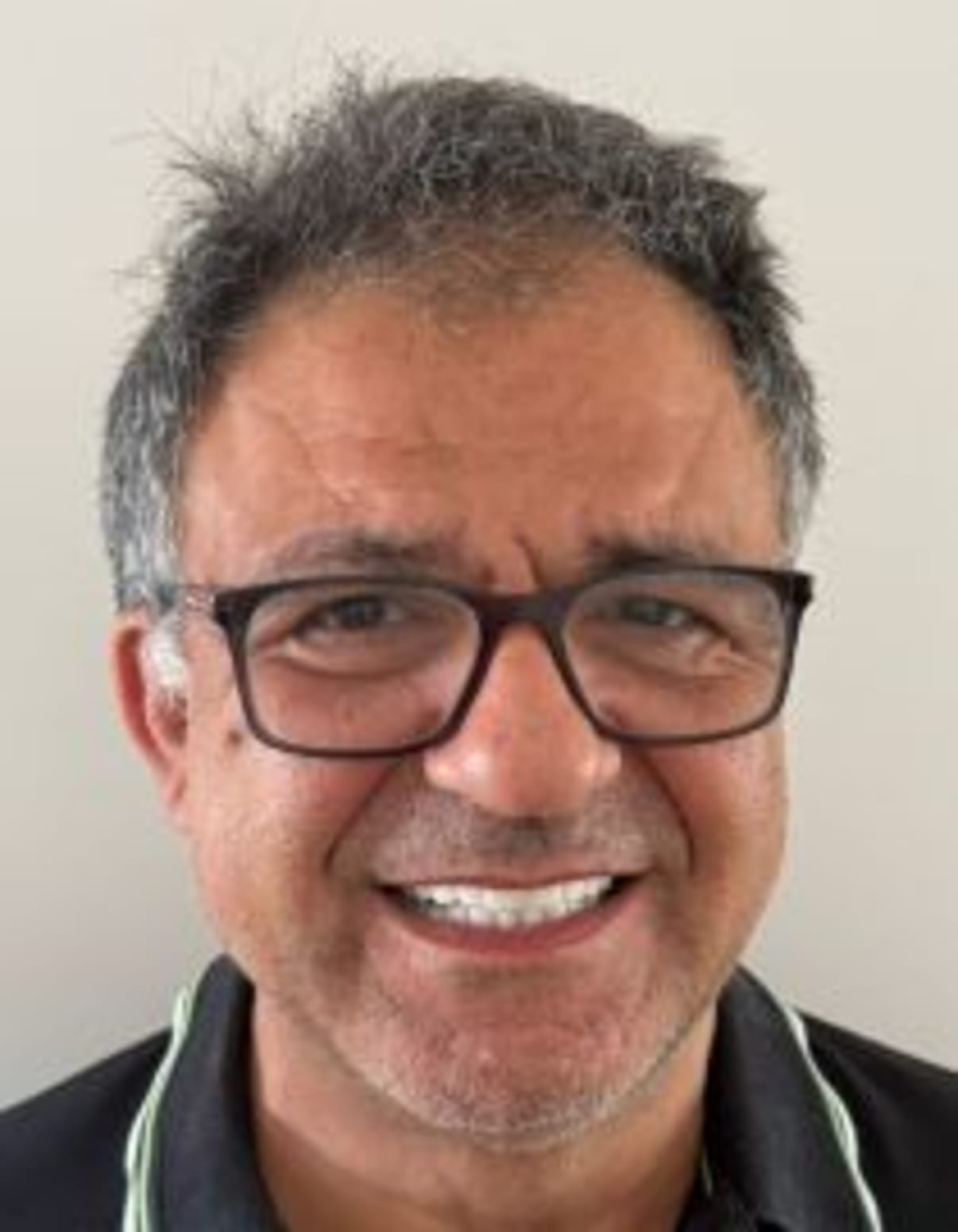 תמונת פורטרט של בעל המקצוע