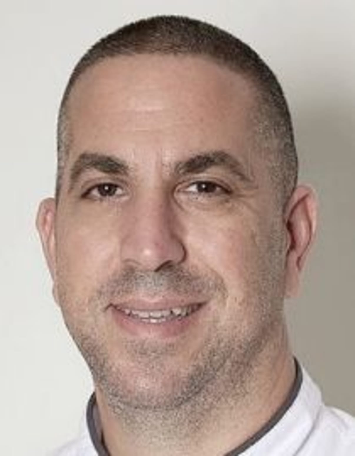 תמונת פורטרט של בעל המקצוע