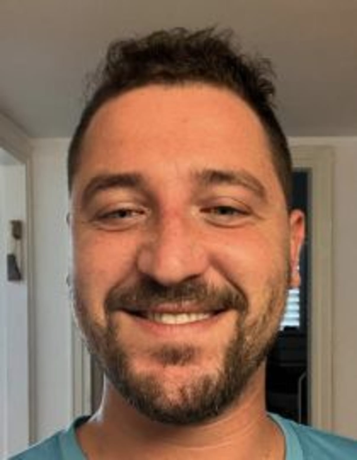 תמונת פורטרט של בעל המקצוע