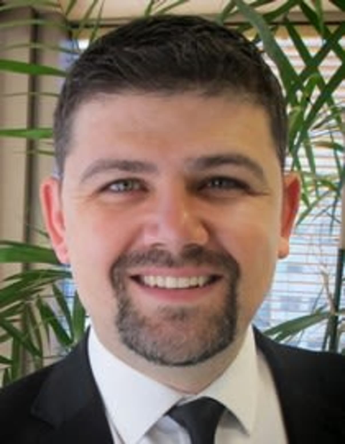 תמונת פורטרט של בעל המקצוע