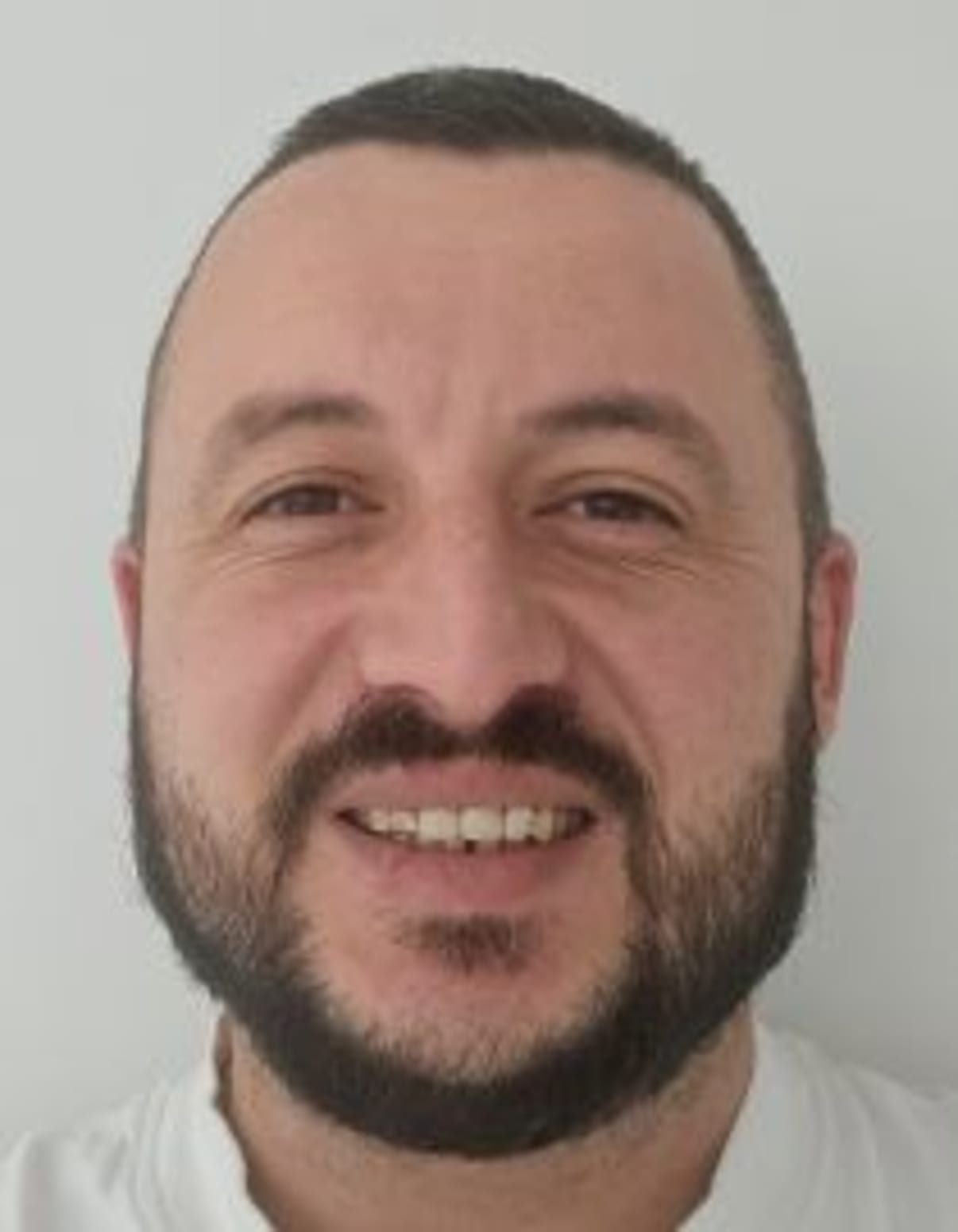 תמונת פורטרט של בעל המקצוע