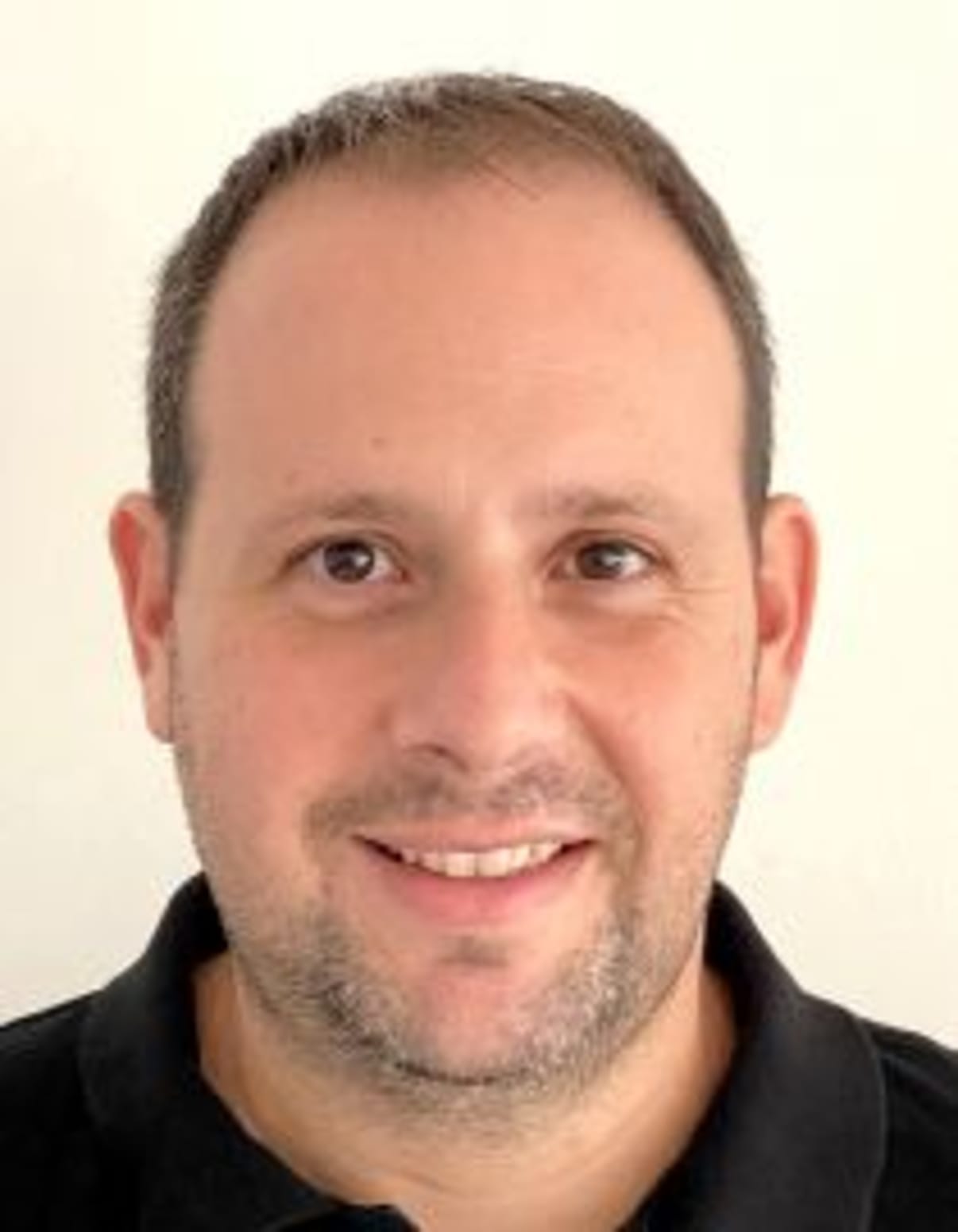 תמונת פורטרט של בעל המקצוע