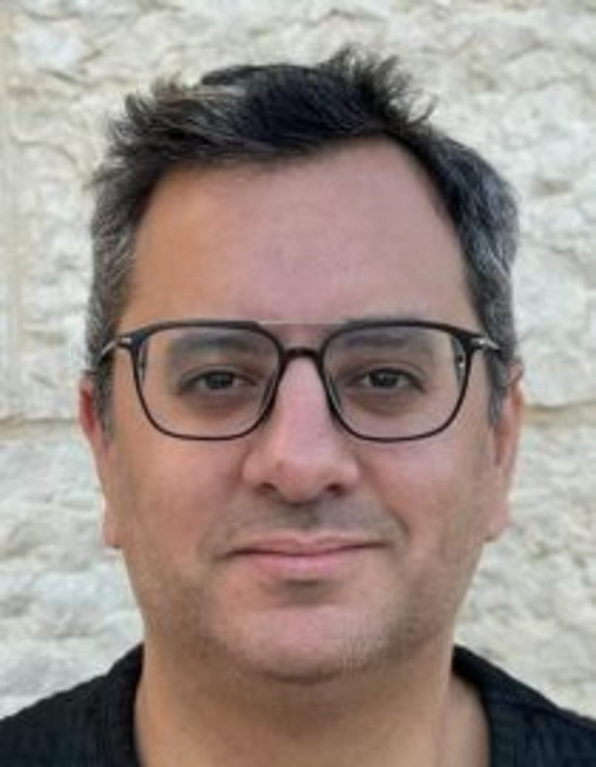 תמונת פורטרט של בעל המקצוע