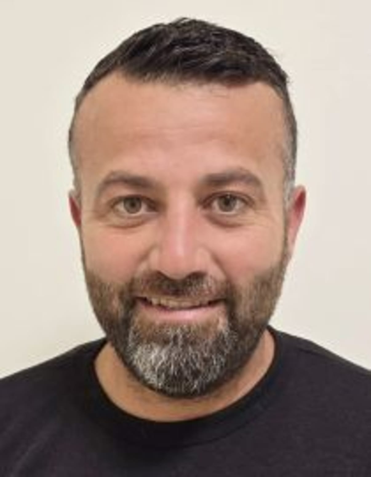 תמונת פורטרט של בעל המקצוע