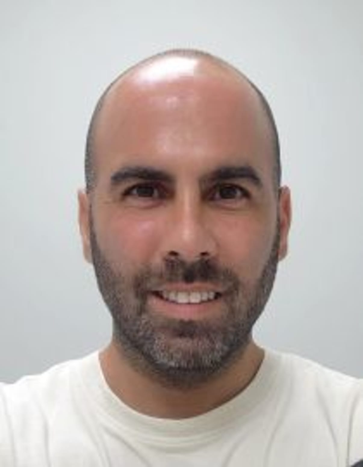 תמונת פורטרט של בעל המקצוע