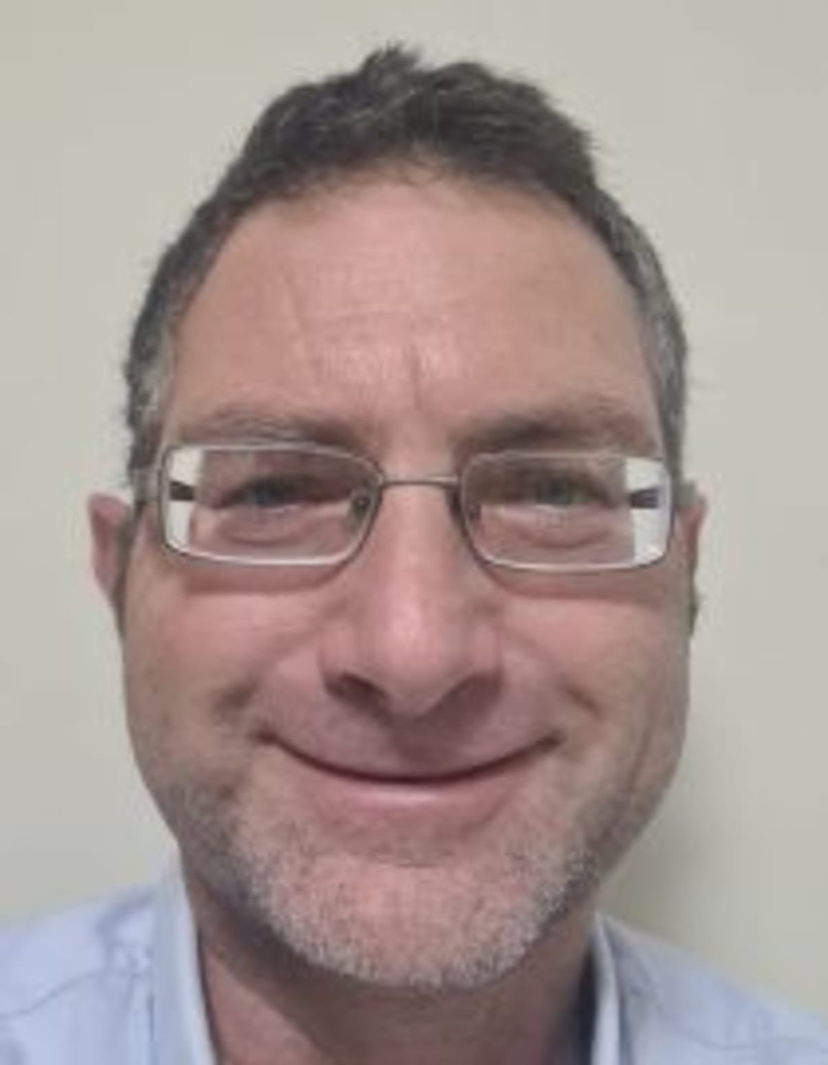 תמונת פורטרט של בעל המקצוע