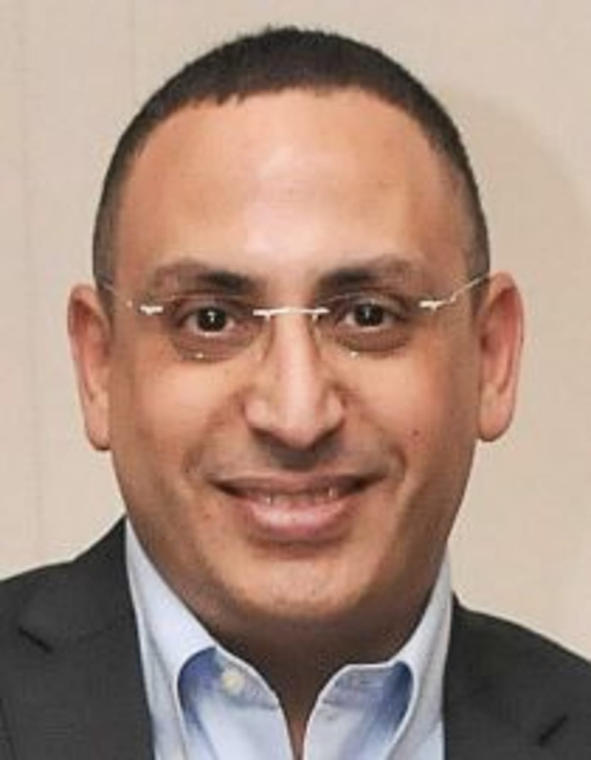 תמונת פורטרט של בעל המקצוע