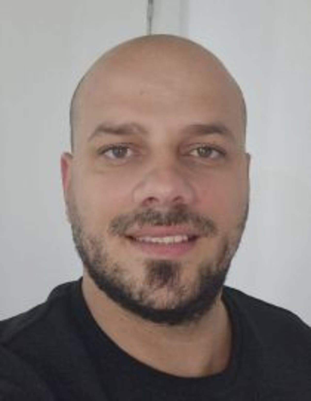 תמונת פורטרט של בעל המקצוע