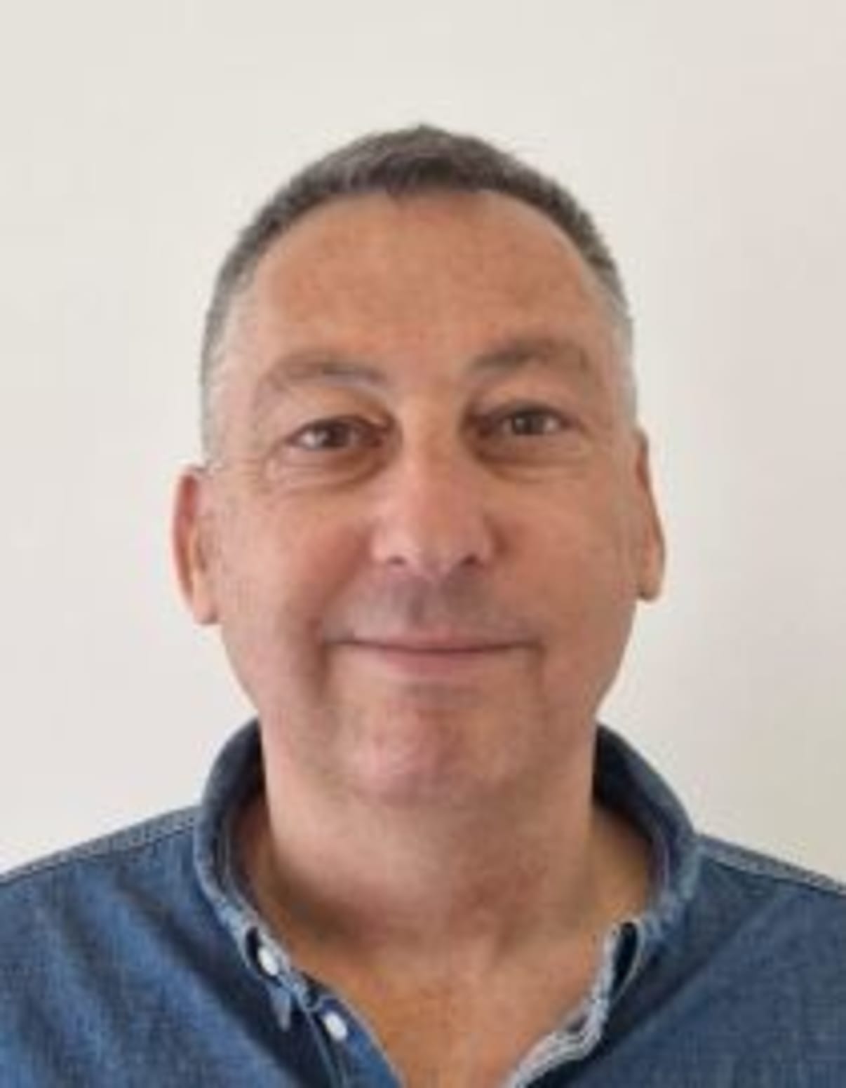 תמונת פורטרט של בעל המקצוע