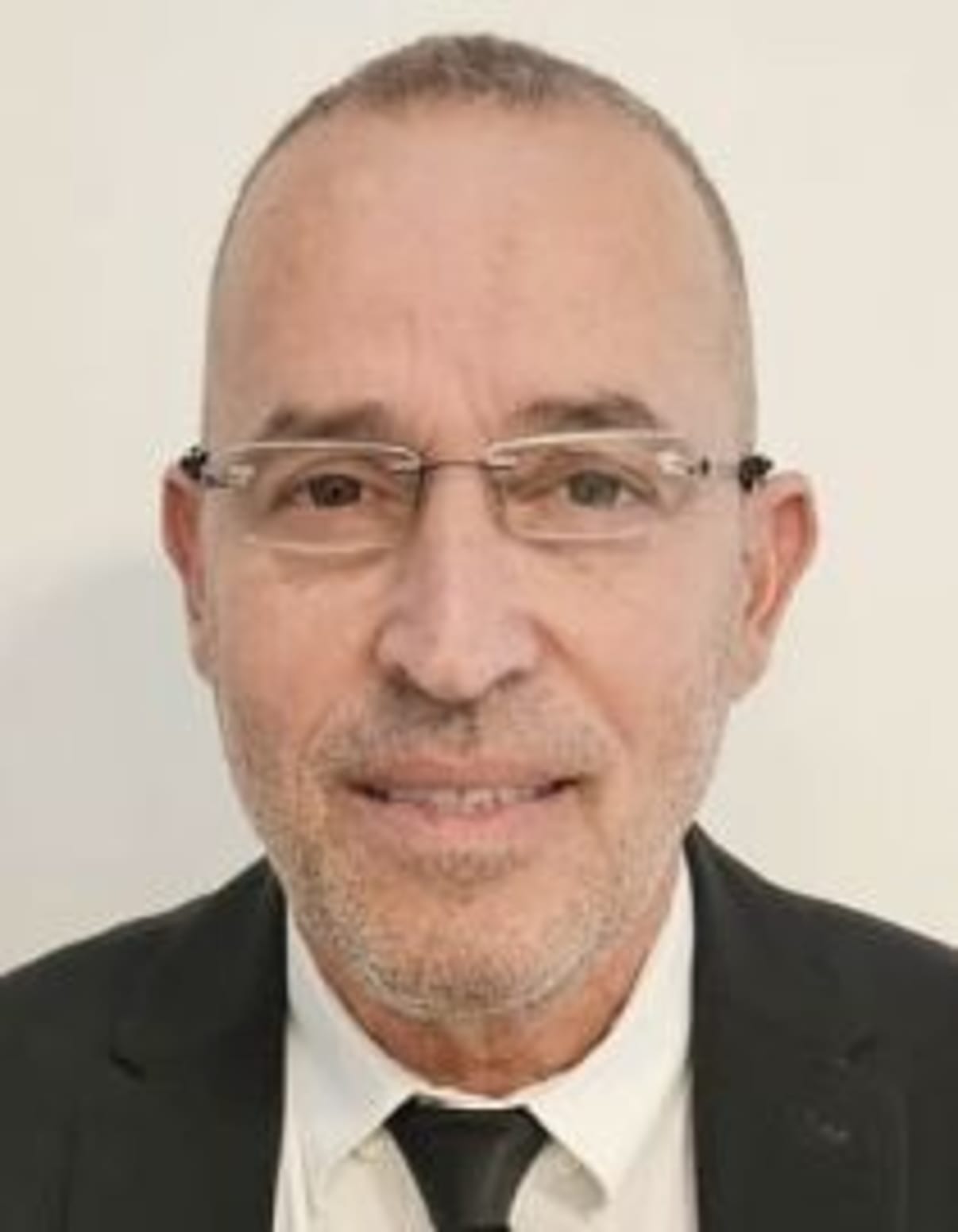 תמונת פורטרט של בעל המקצוע