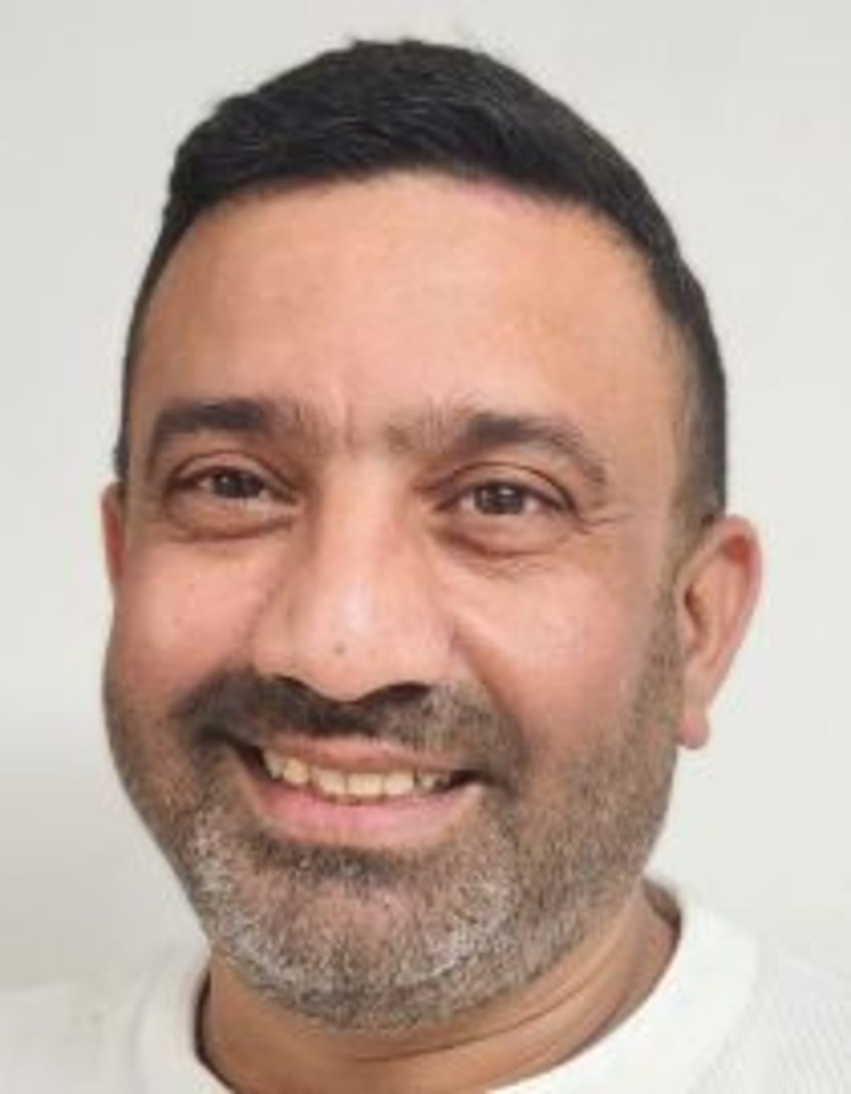 תמונת פורטרט של בעל המקצוע