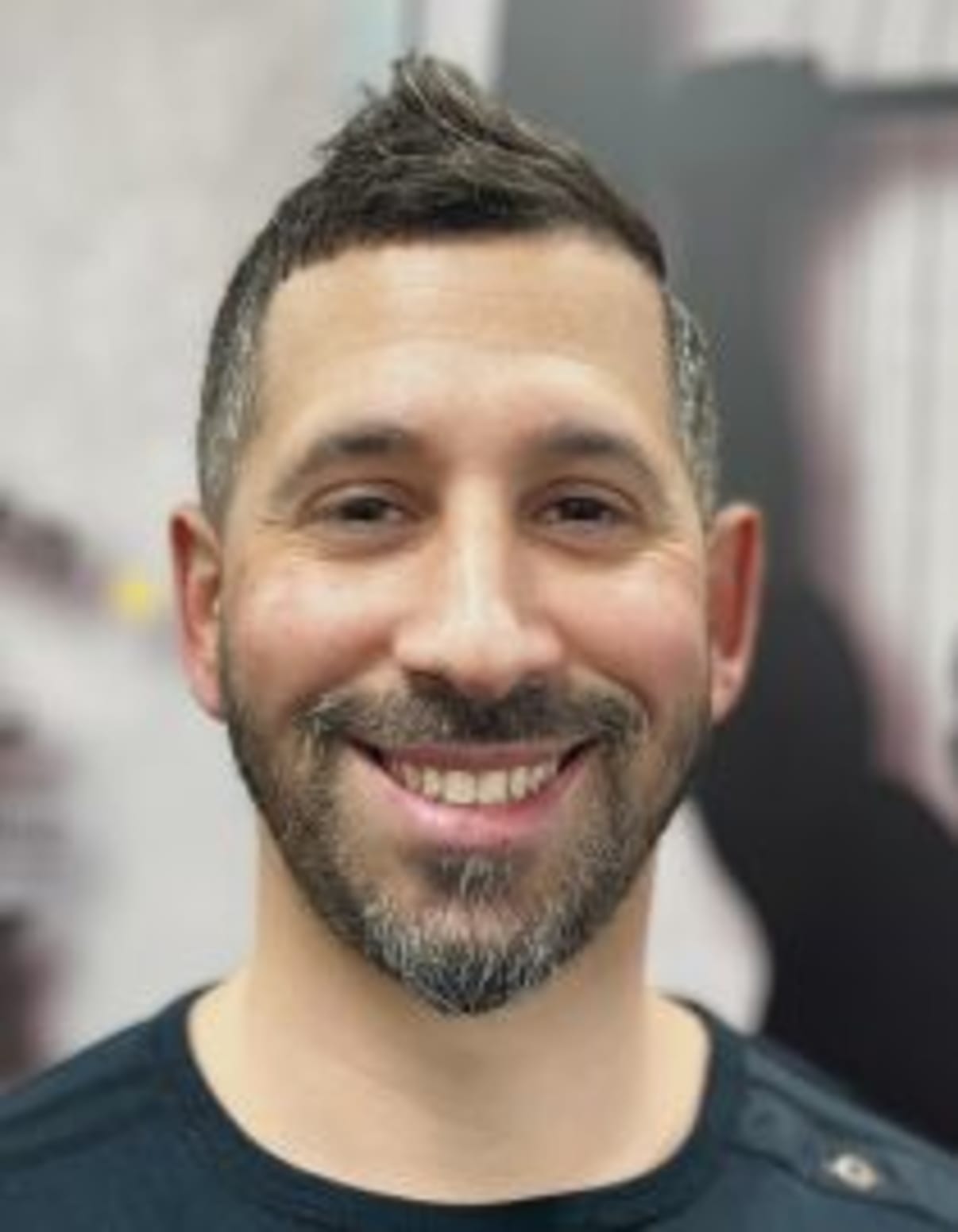 תמונת פורטרט של בעל המקצוע