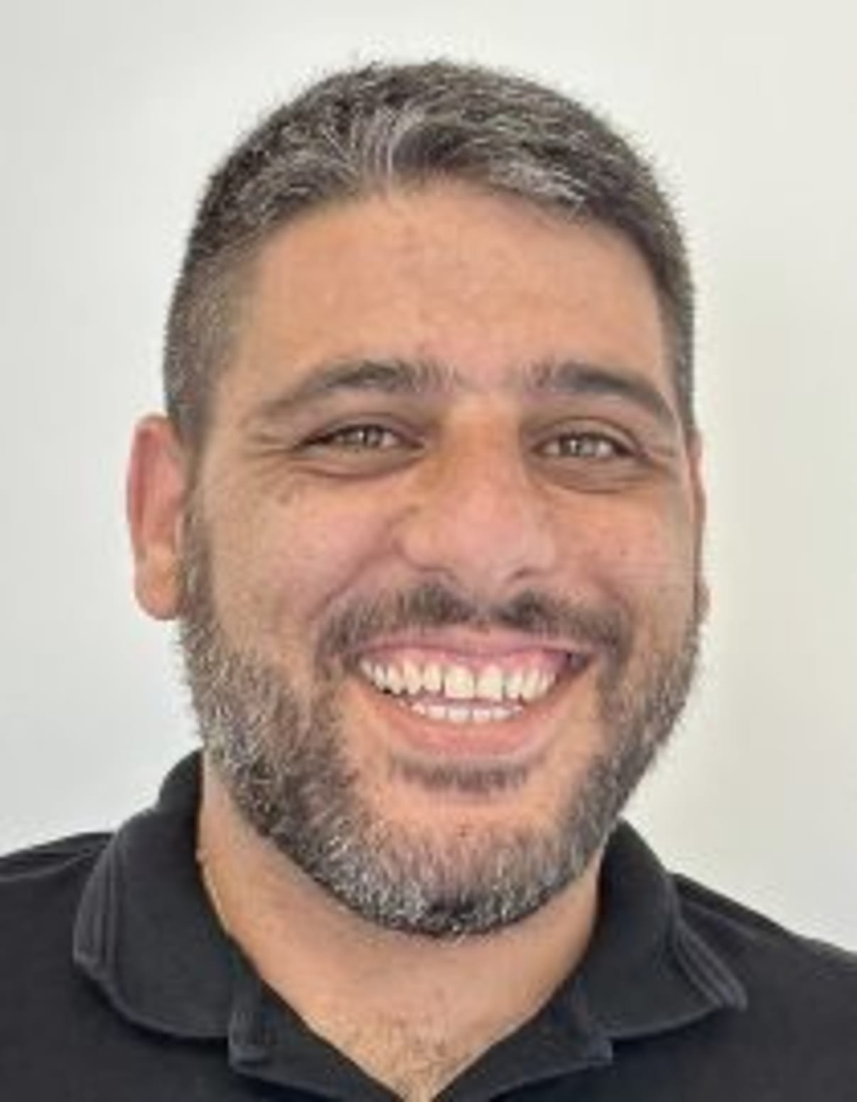 תמונת פורטרט של בעל המקצוע