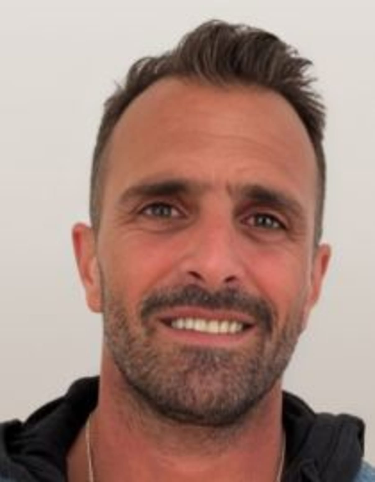 תמונת פורטרט של בעל המקצוע