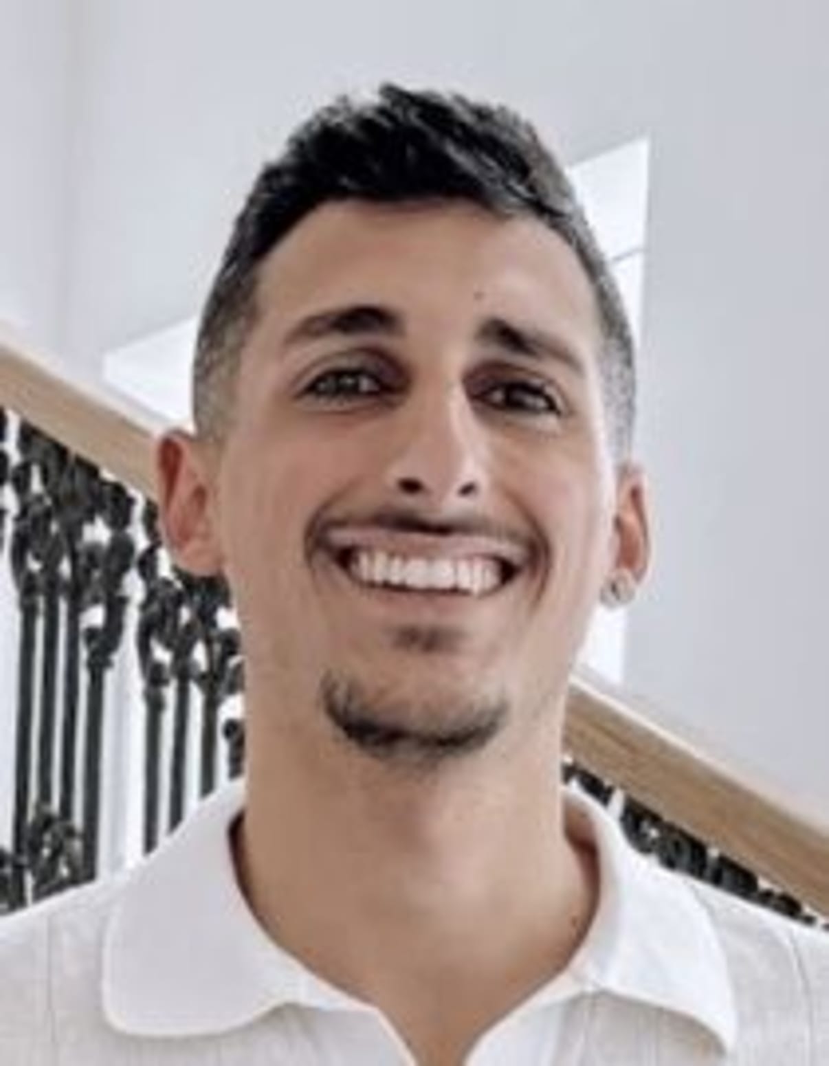 תמונת פורטרט של בעל המקצוע