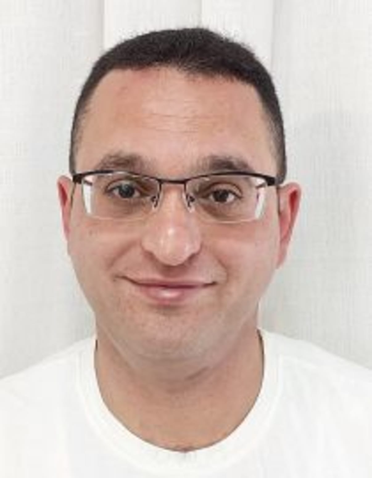 תמונת פורטרט של בעל המקצוע