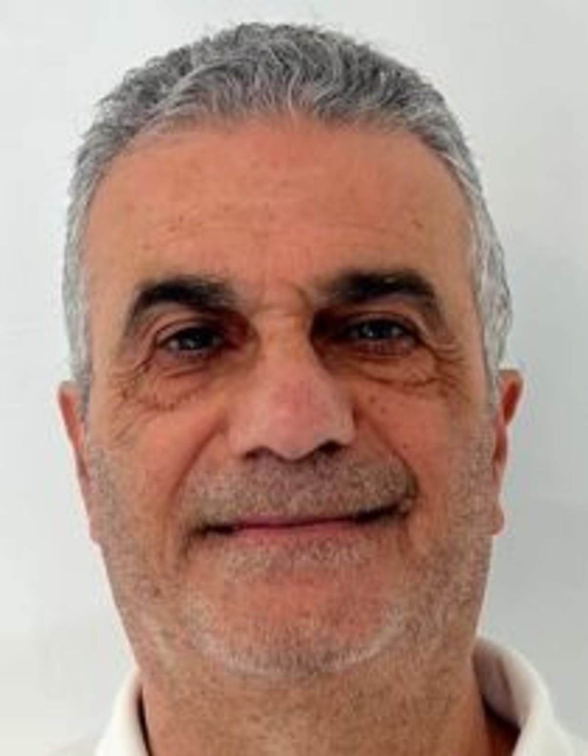 תמונת פורטרט של בעל המקצוע