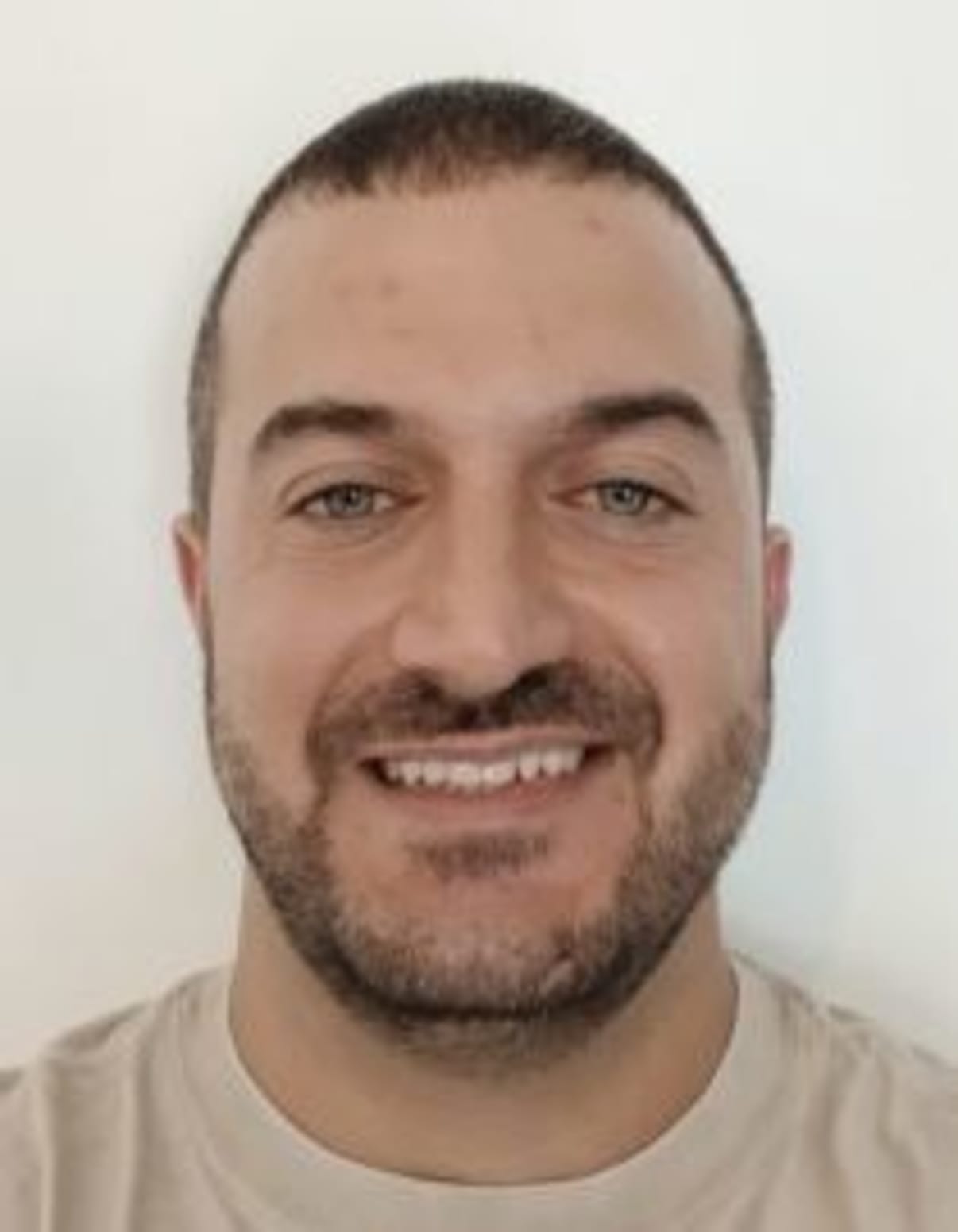 תמונת פורטרט של בעל המקצוע