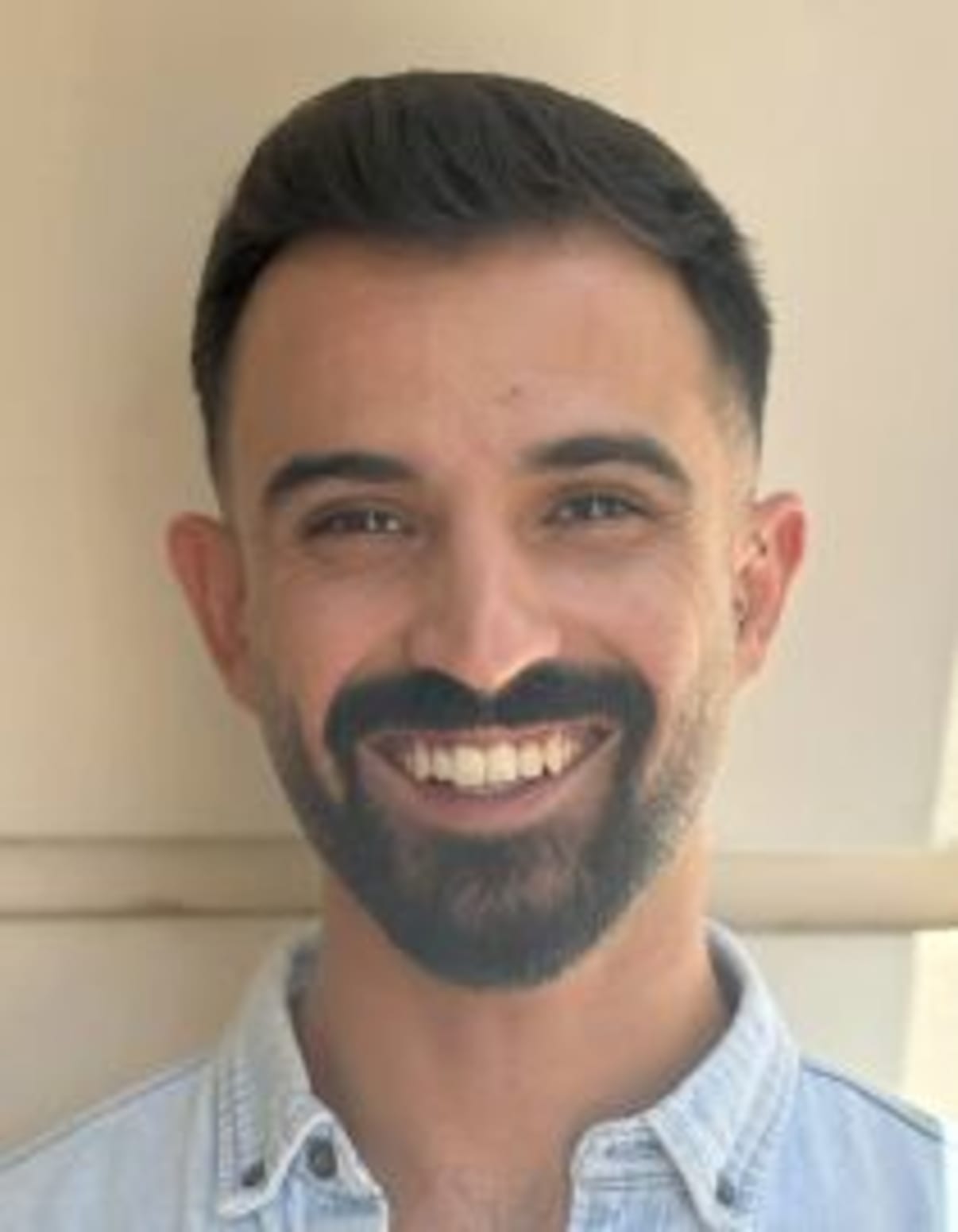 תמונת פורטרט של בעל המקצוע