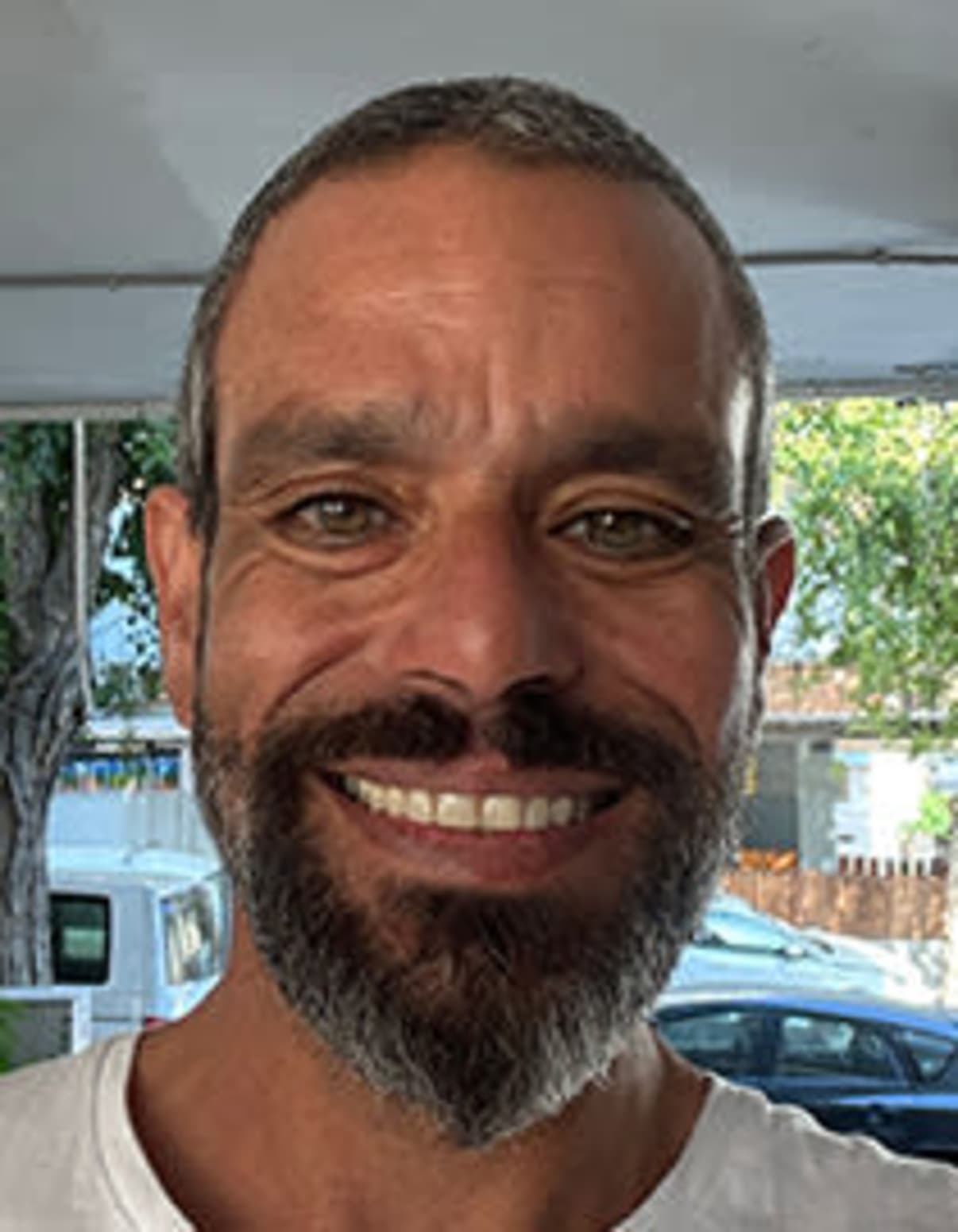 תמונת פורטרט של בעל המקצוע