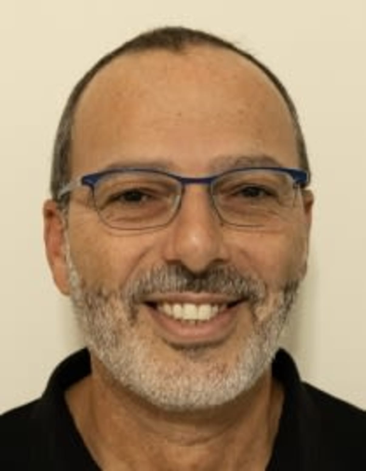 תמונת פורטרט של בעל המקצוע