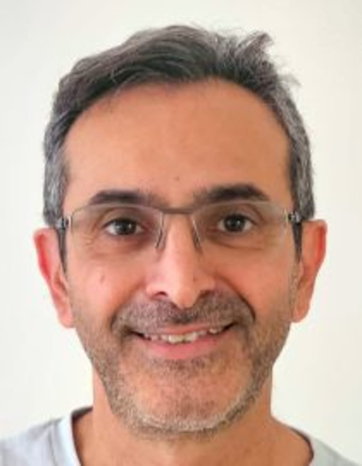 תמונת פורטרט של בעל המקצוע