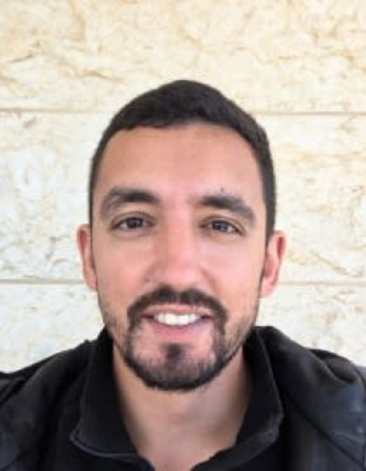 תמונת פורטרט של בעל המקצוע