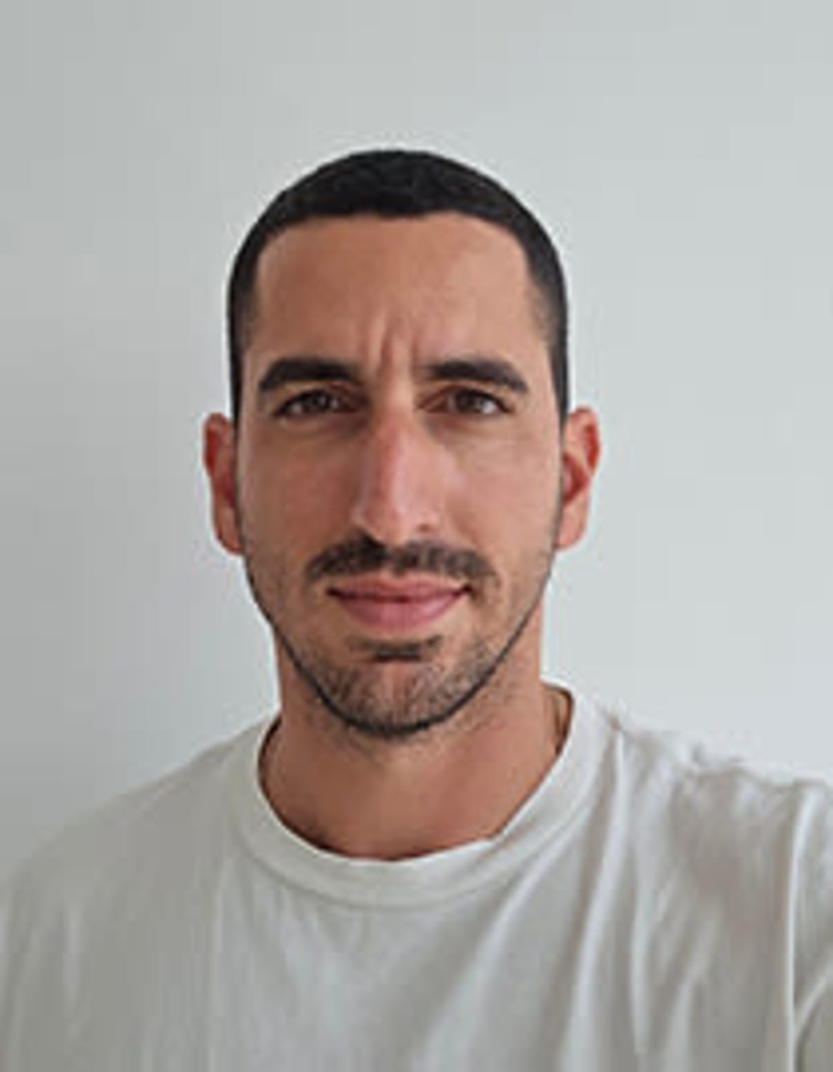 תמונת פורטרט של בעל המקצוע