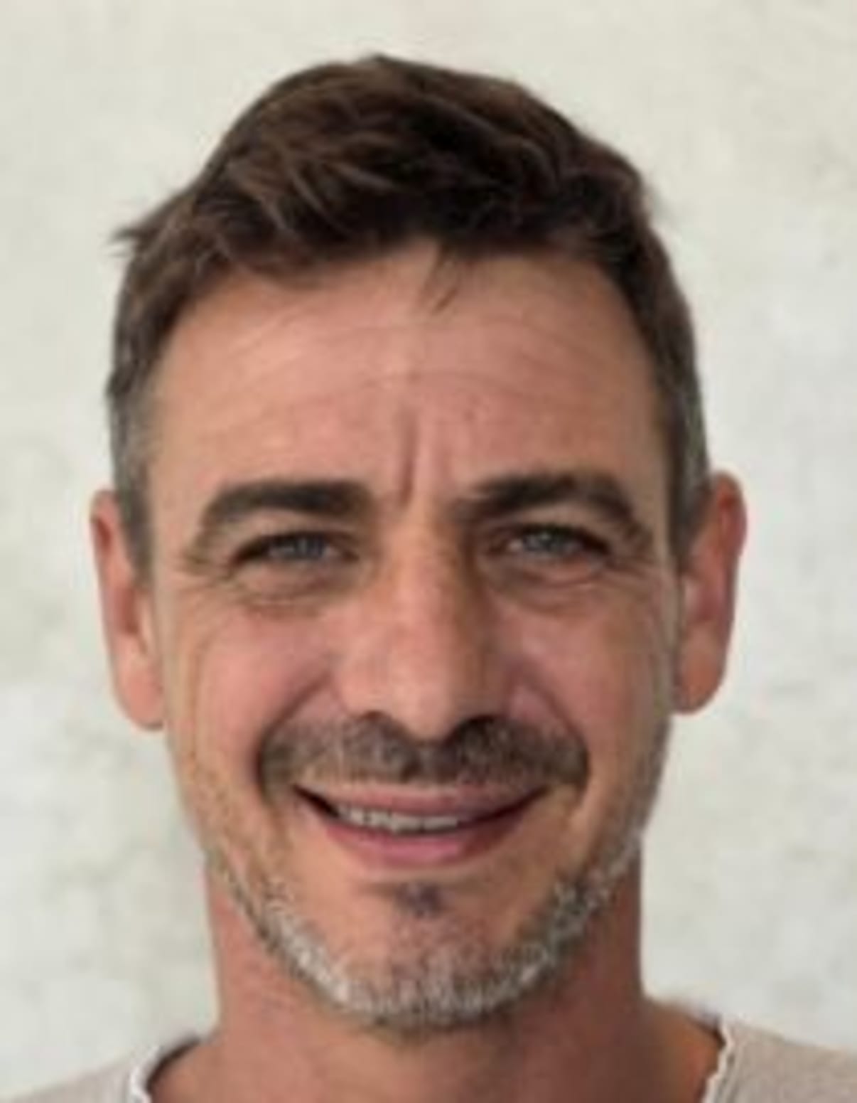 תמונת פורטרט של בעל המקצוע