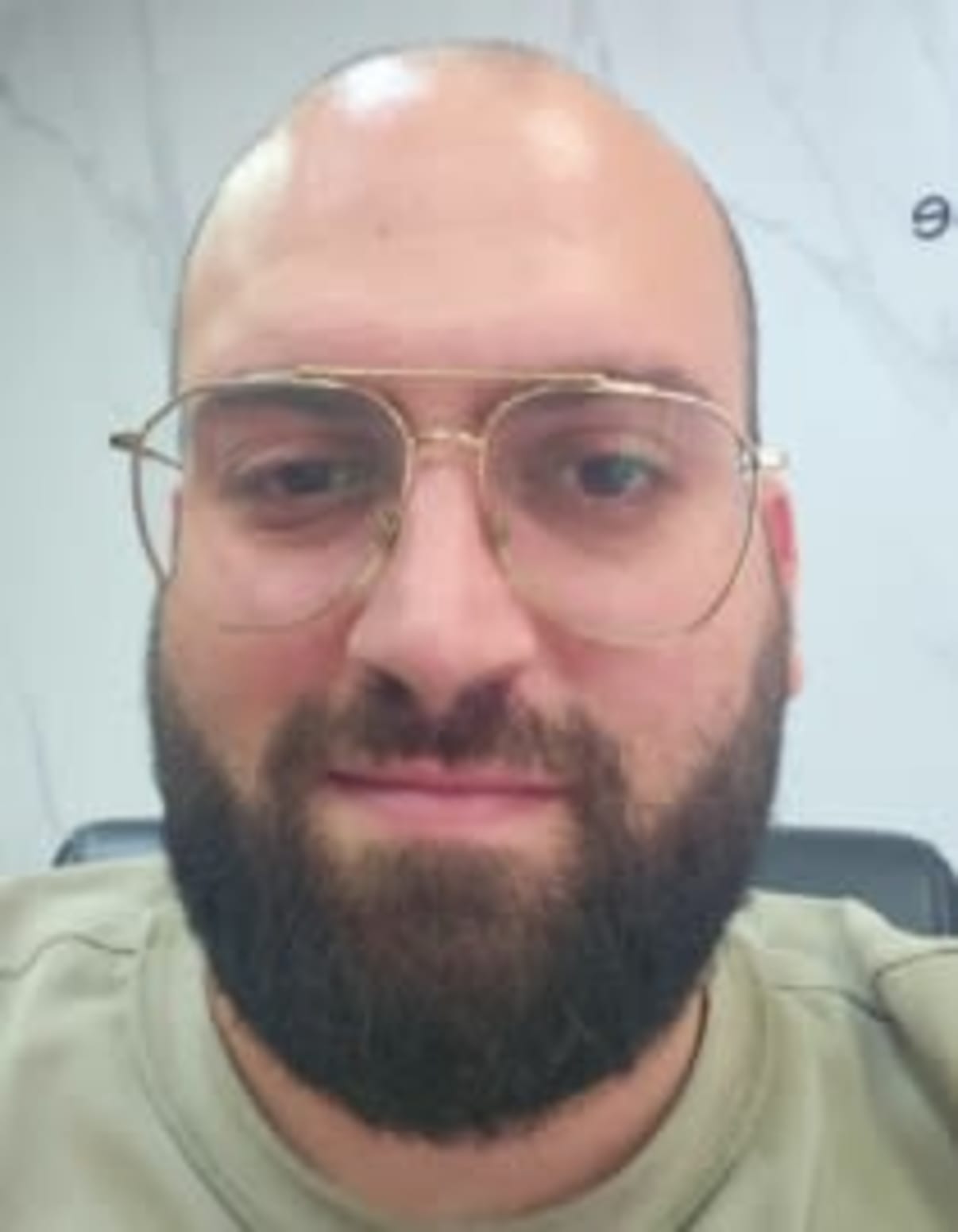 תמונת פורטרט של בעל המקצוע