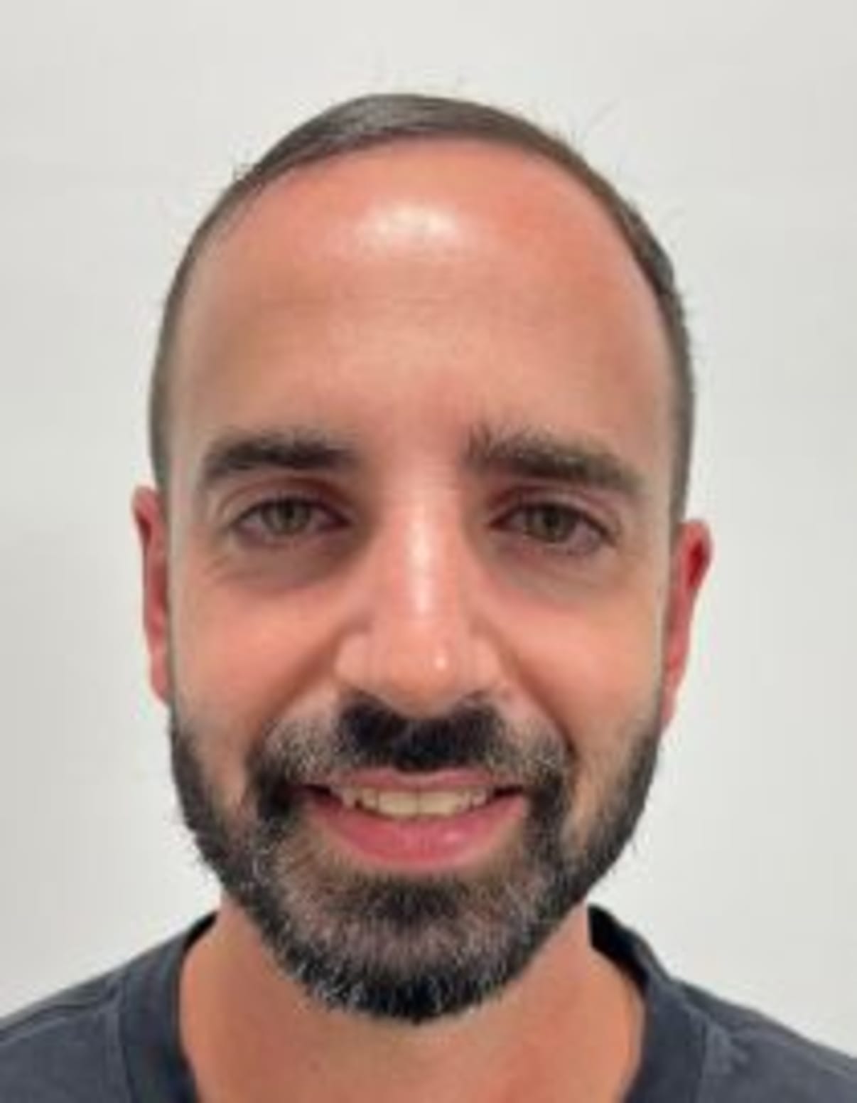 תמונת פורטרט של בעל המקצוע