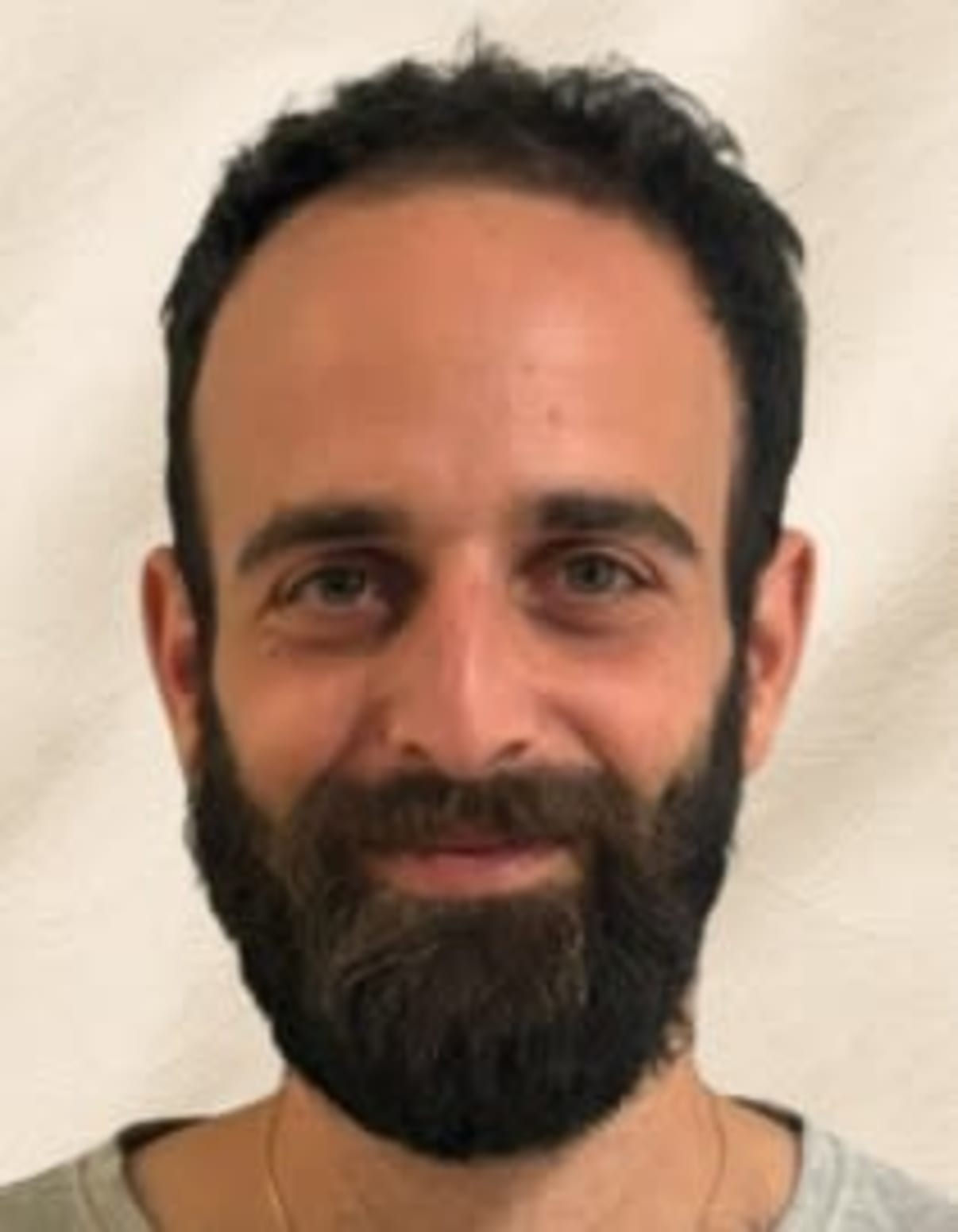 תמונת פורטרט של בעל המקצוע