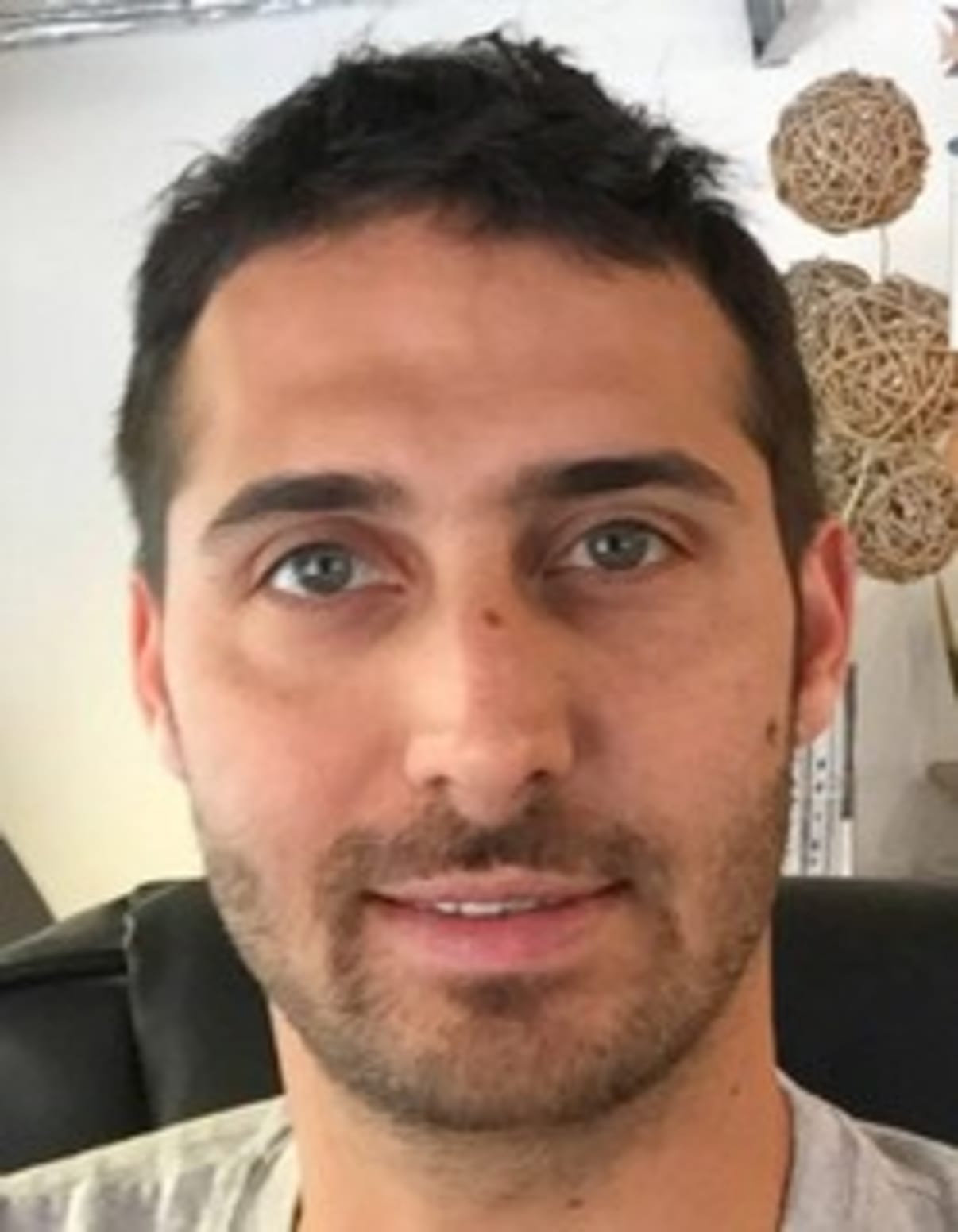 תמונת פורטרט של בעל המקצוע