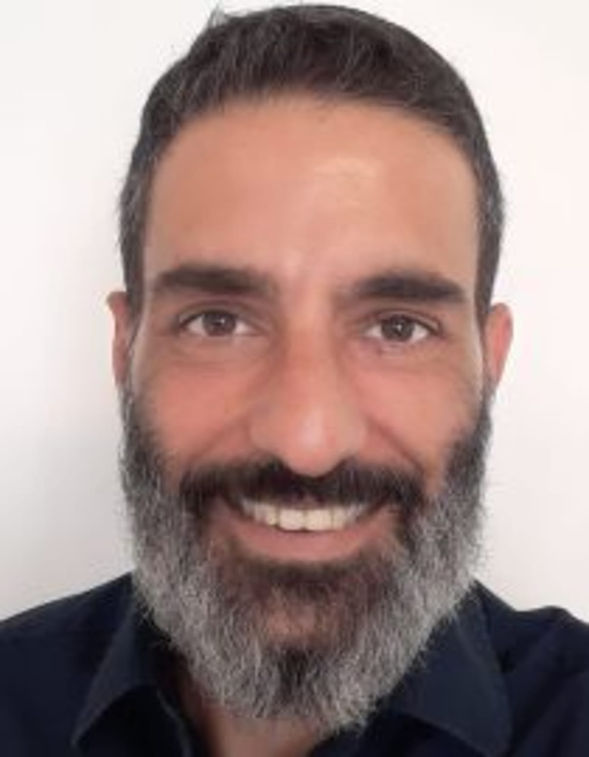 תמונת פורטרט של בעל המקצוע