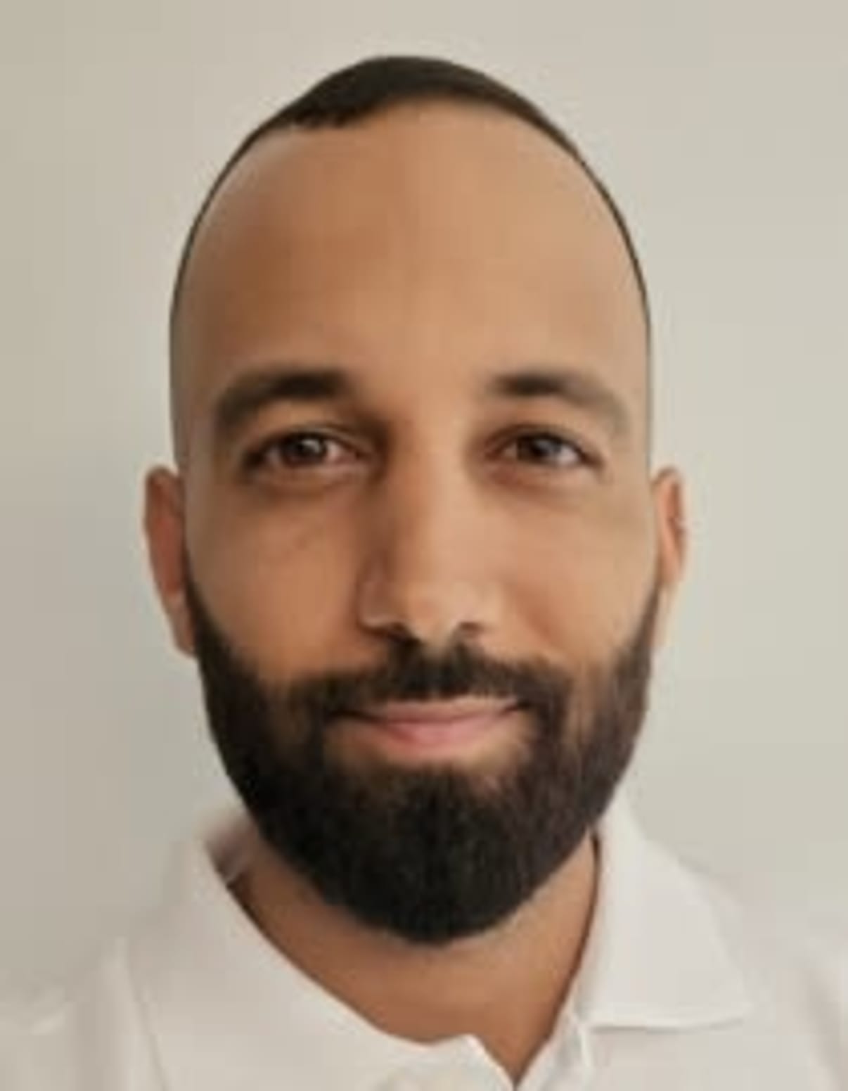 תמונת פורטרט של בעל המקצוע