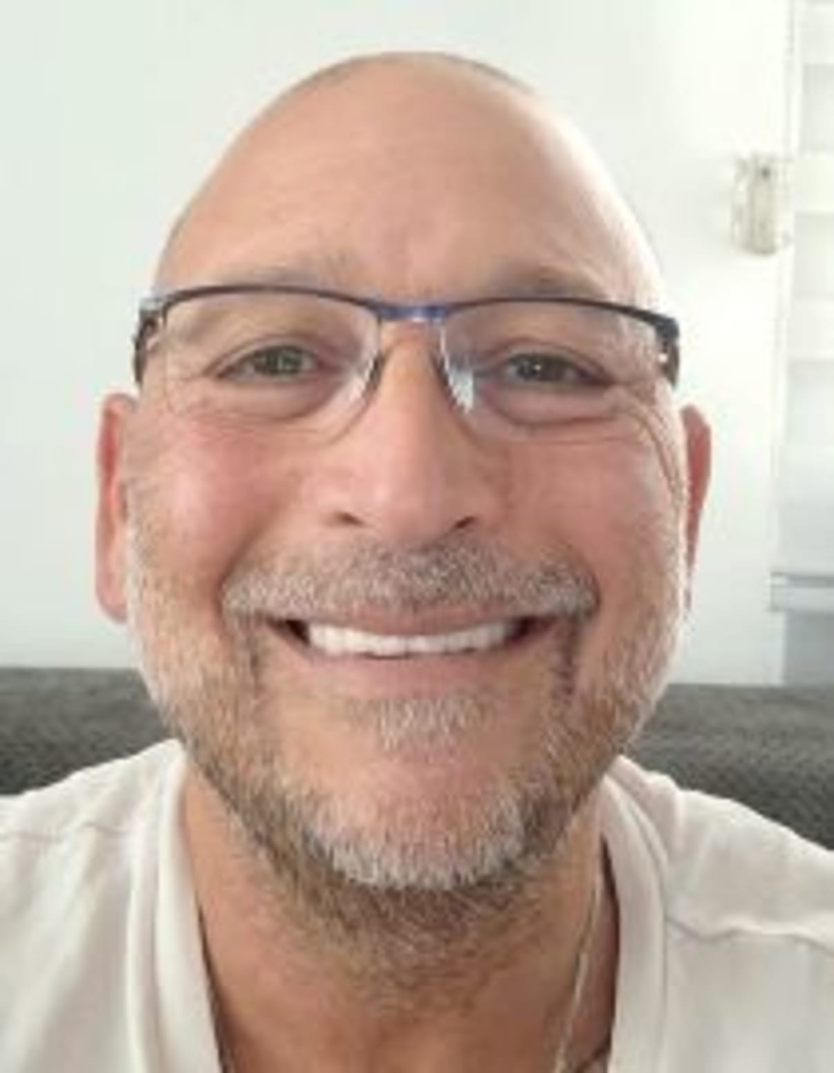 תמונת פורטרט של בעל המקצוע