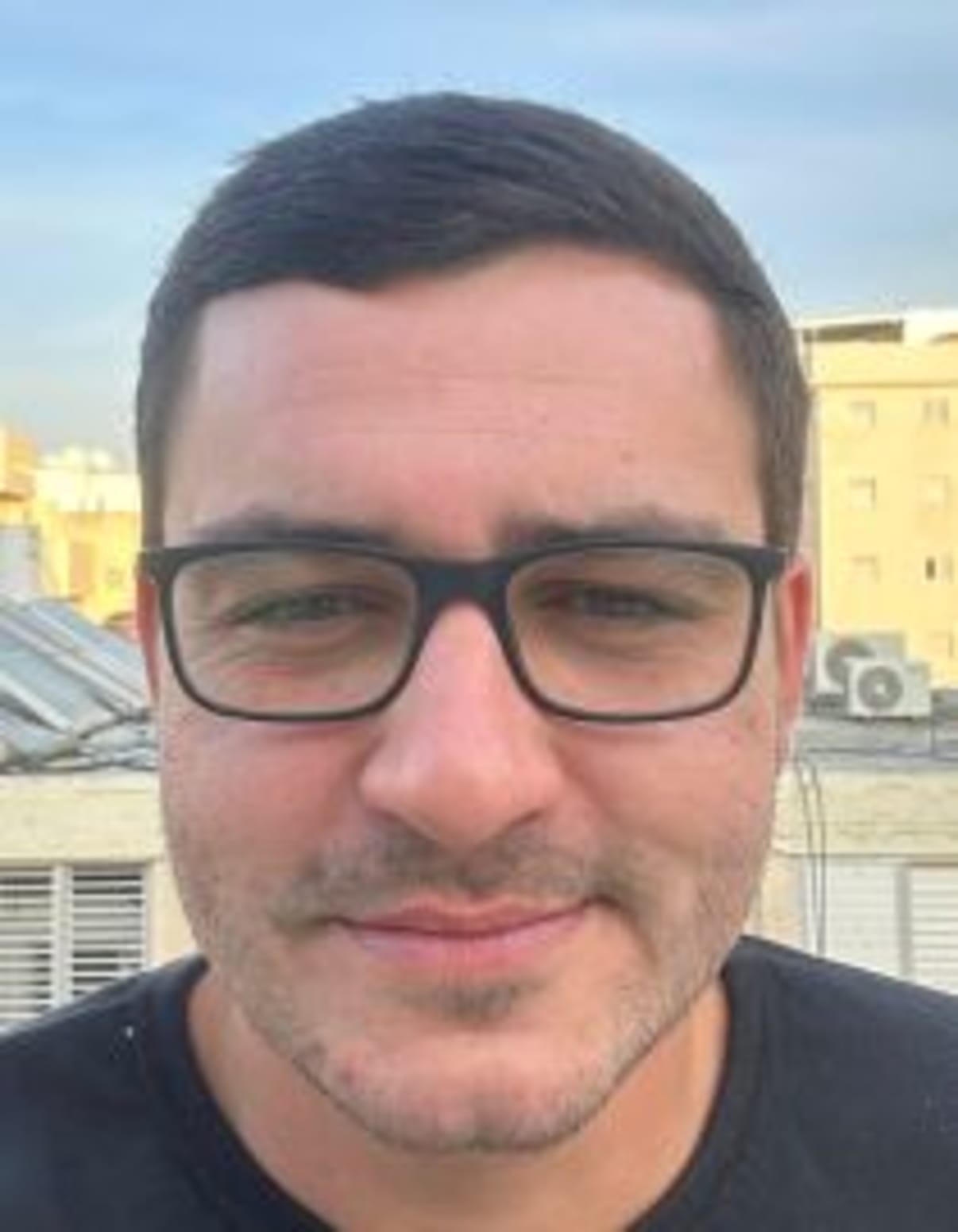 תמונת פורטרט של בעל המקצוע