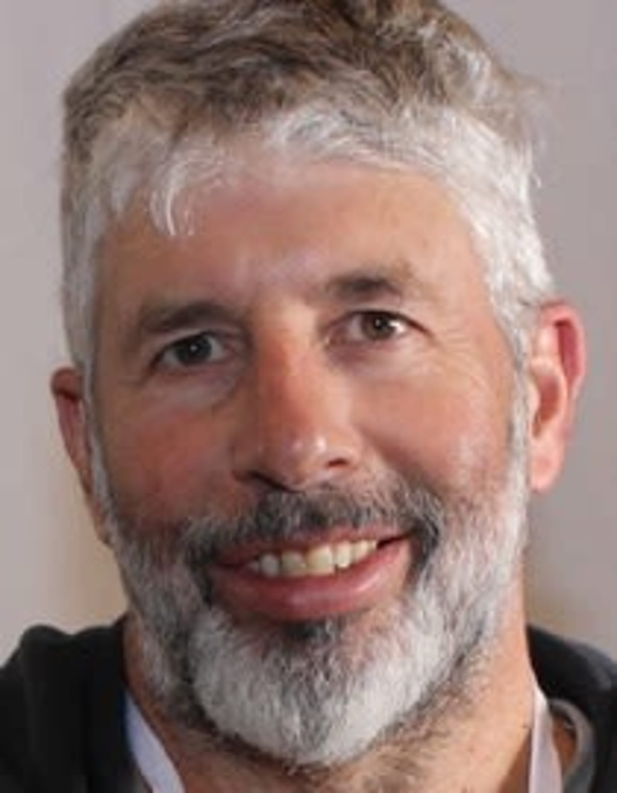 תמונת פורטרט של בעל המקצוע