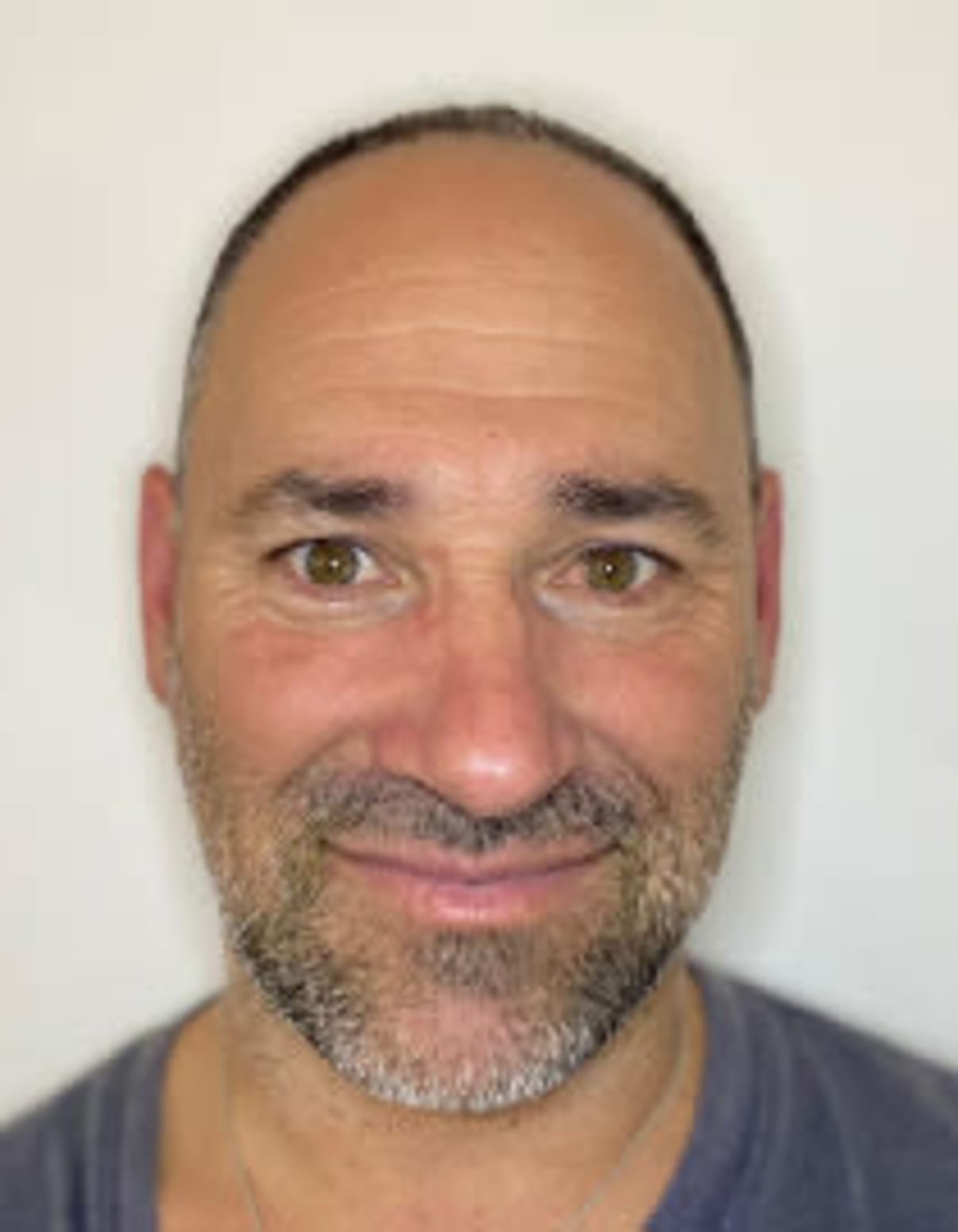 תמונת פורטרט של בעל המקצוע