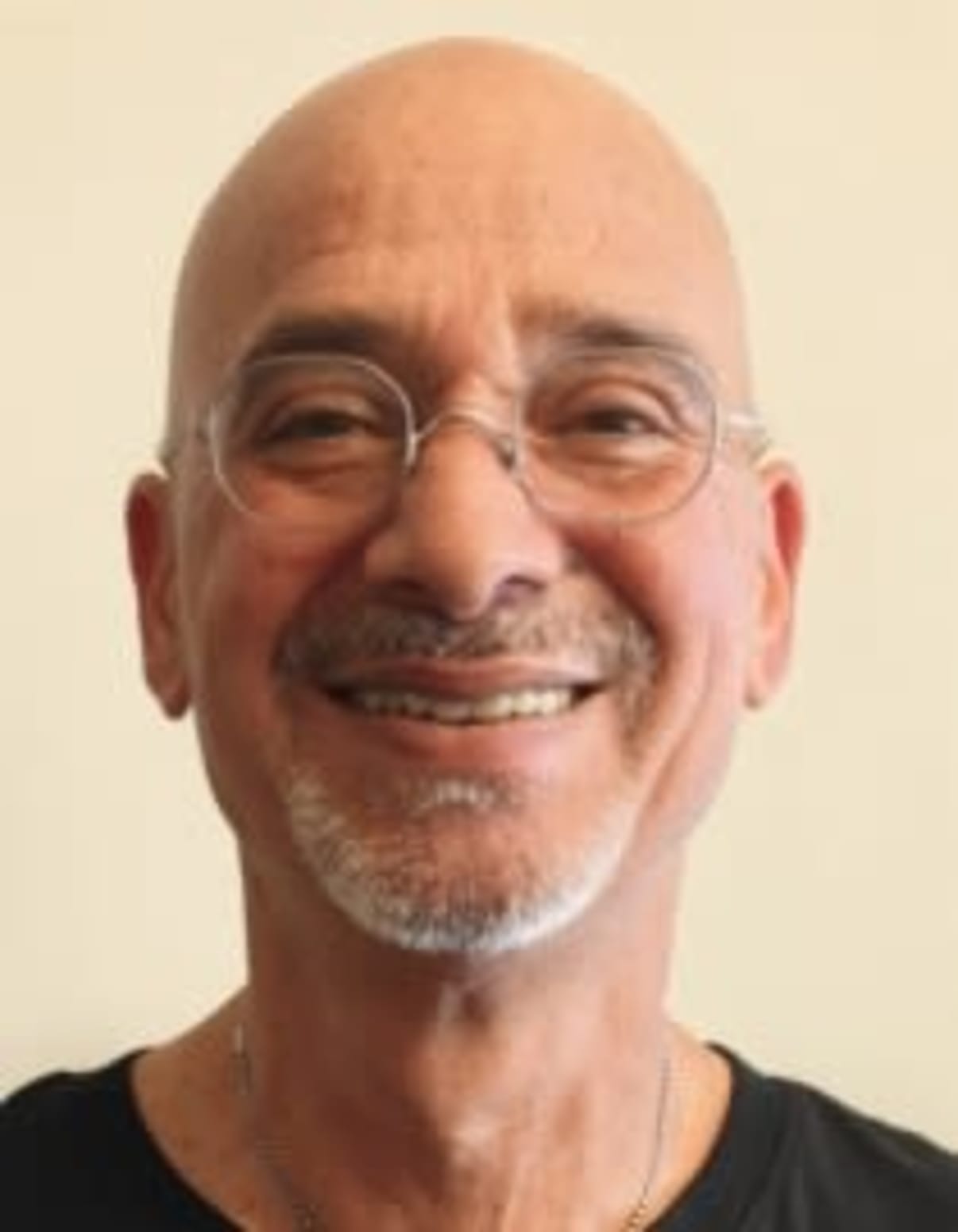 תמונת פורטרט של בעל המקצוע