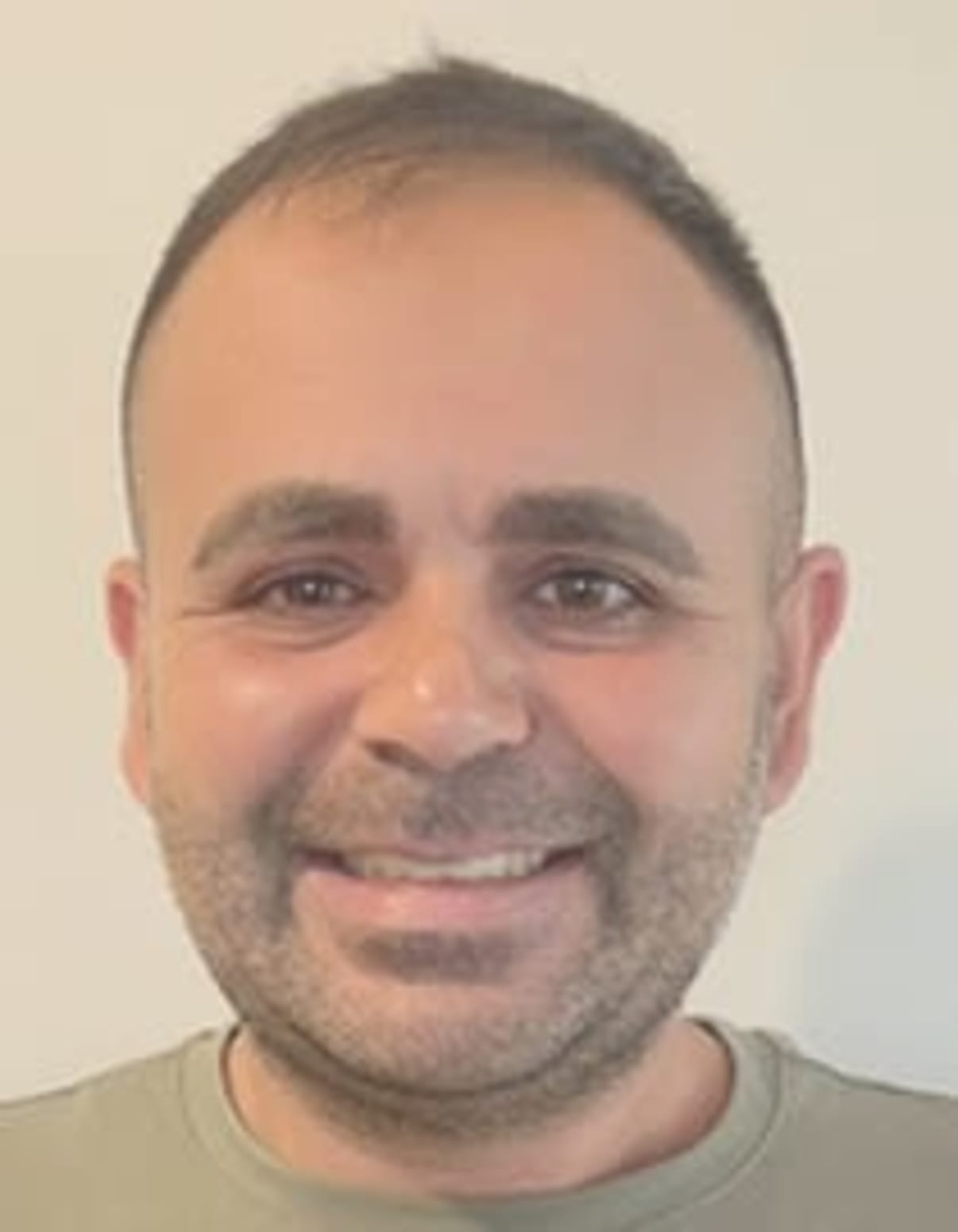 תמונת פורטרט של בעל המקצוע