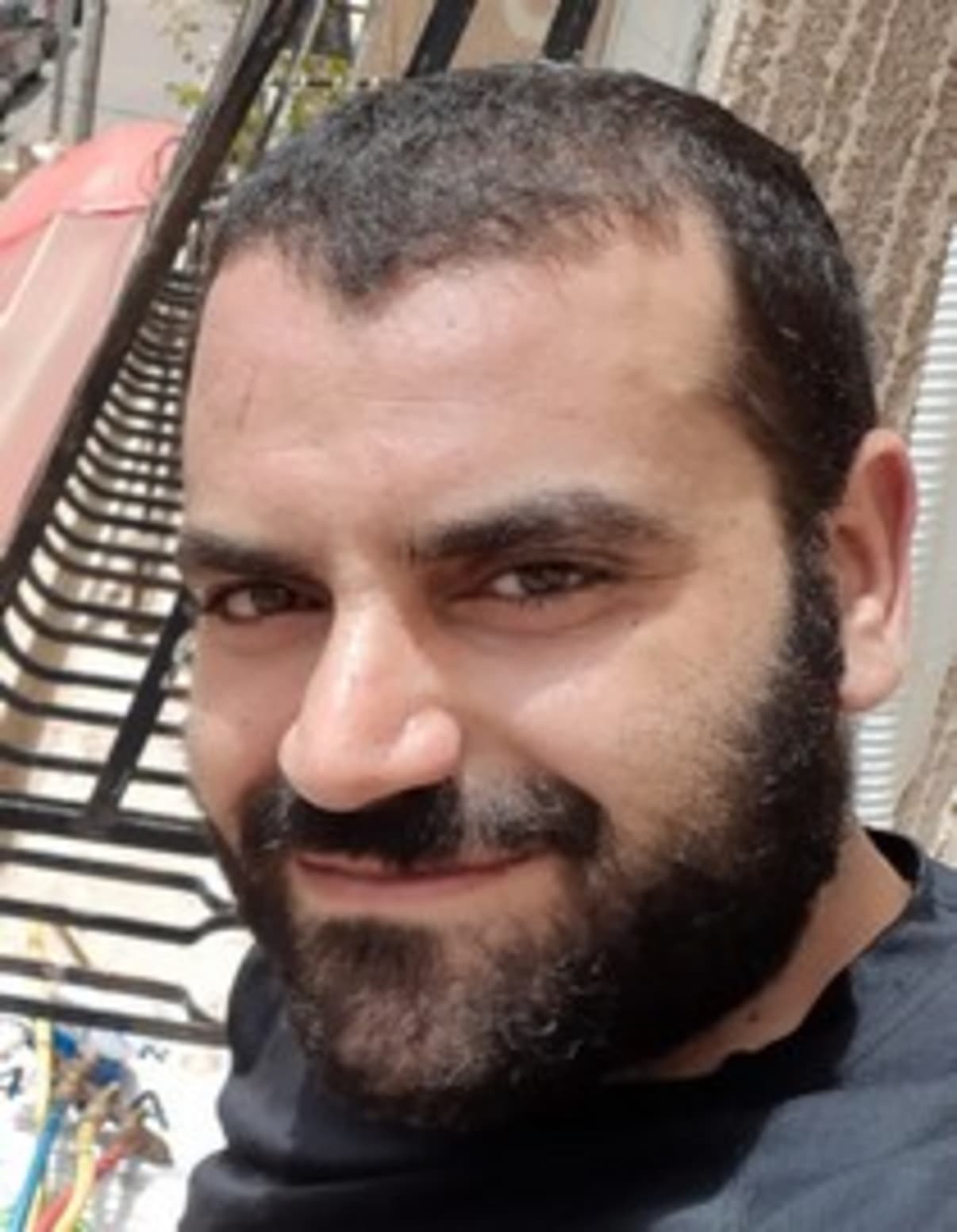 תמונת פורטרט של בעל המקצוע