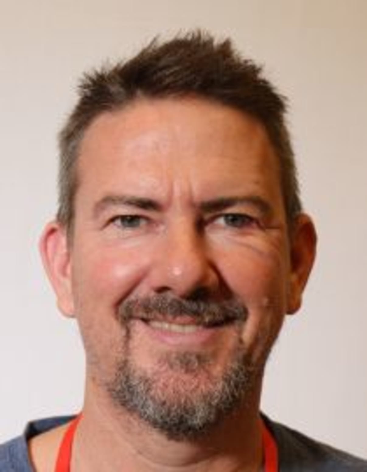 תמונת פורטרט של בעל המקצוע