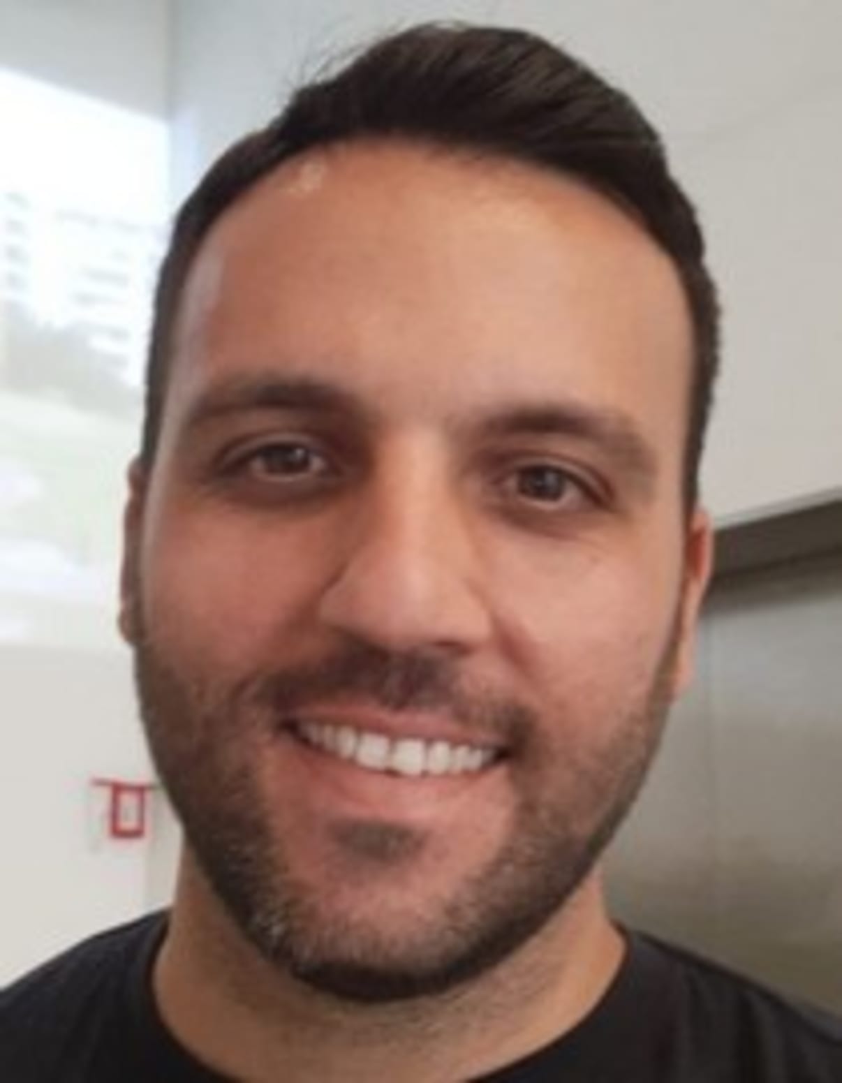 תמונת פורטרט של בעל המקצוע