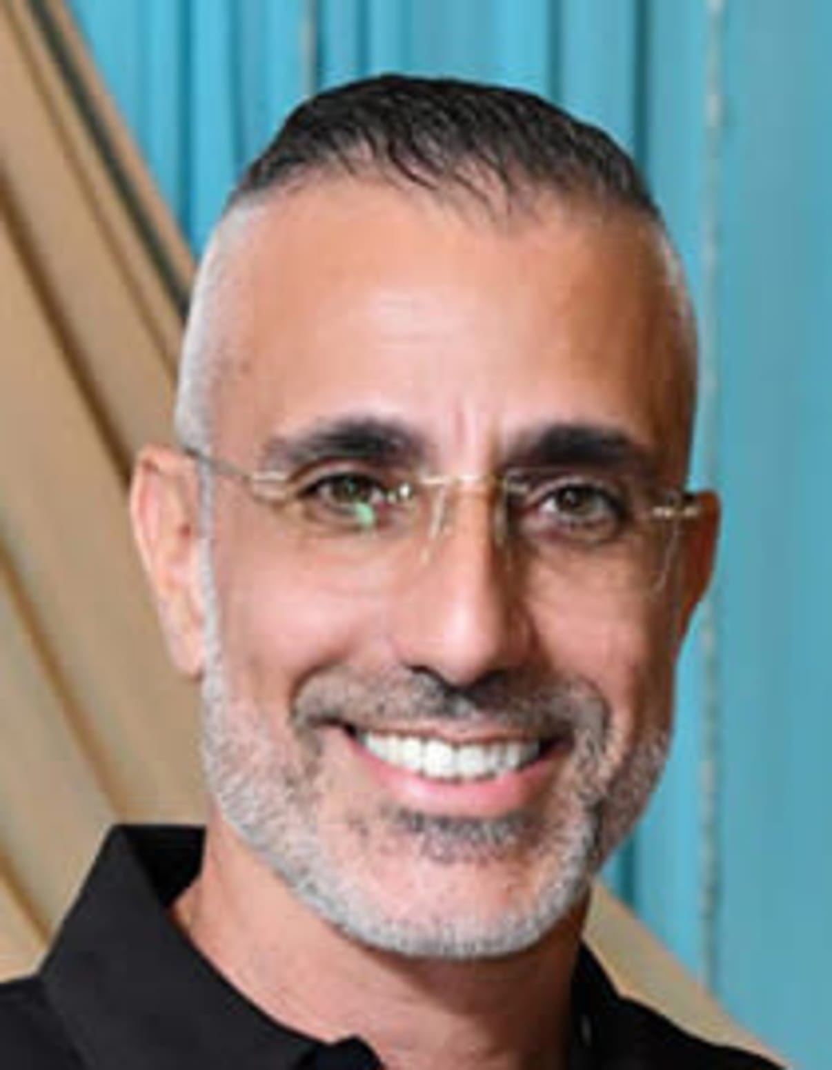 תמונת פורטרט של בעל המקצוע