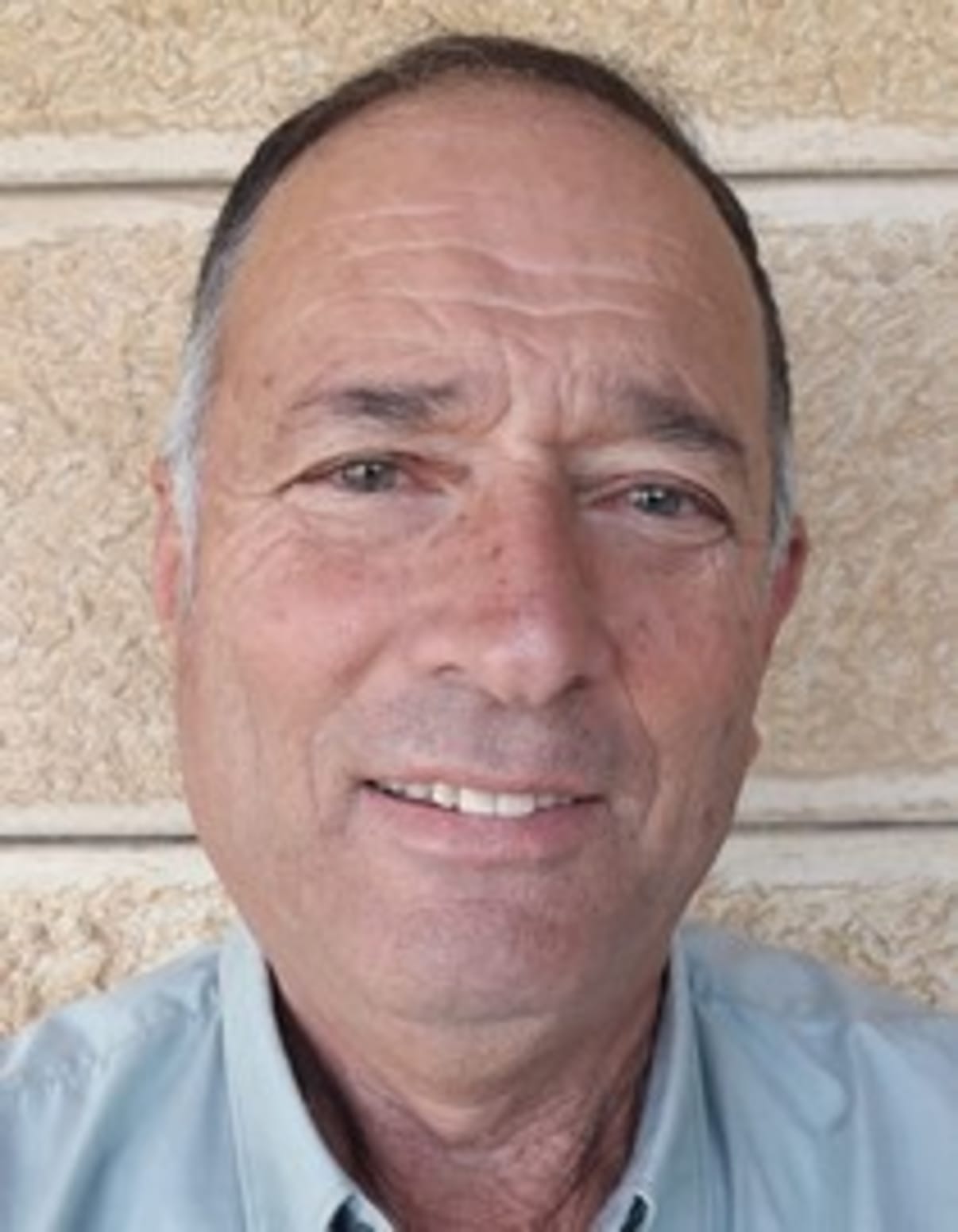 תמונת פורטרט של בעל המקצוע