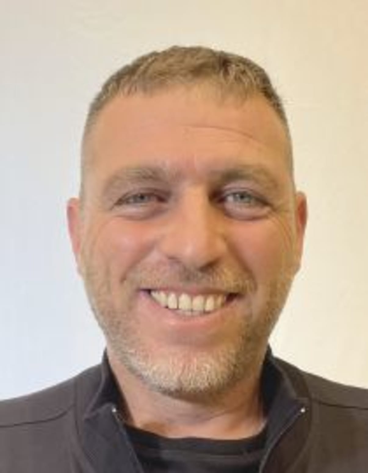 תמונת פורטרט של בעל המקצוע