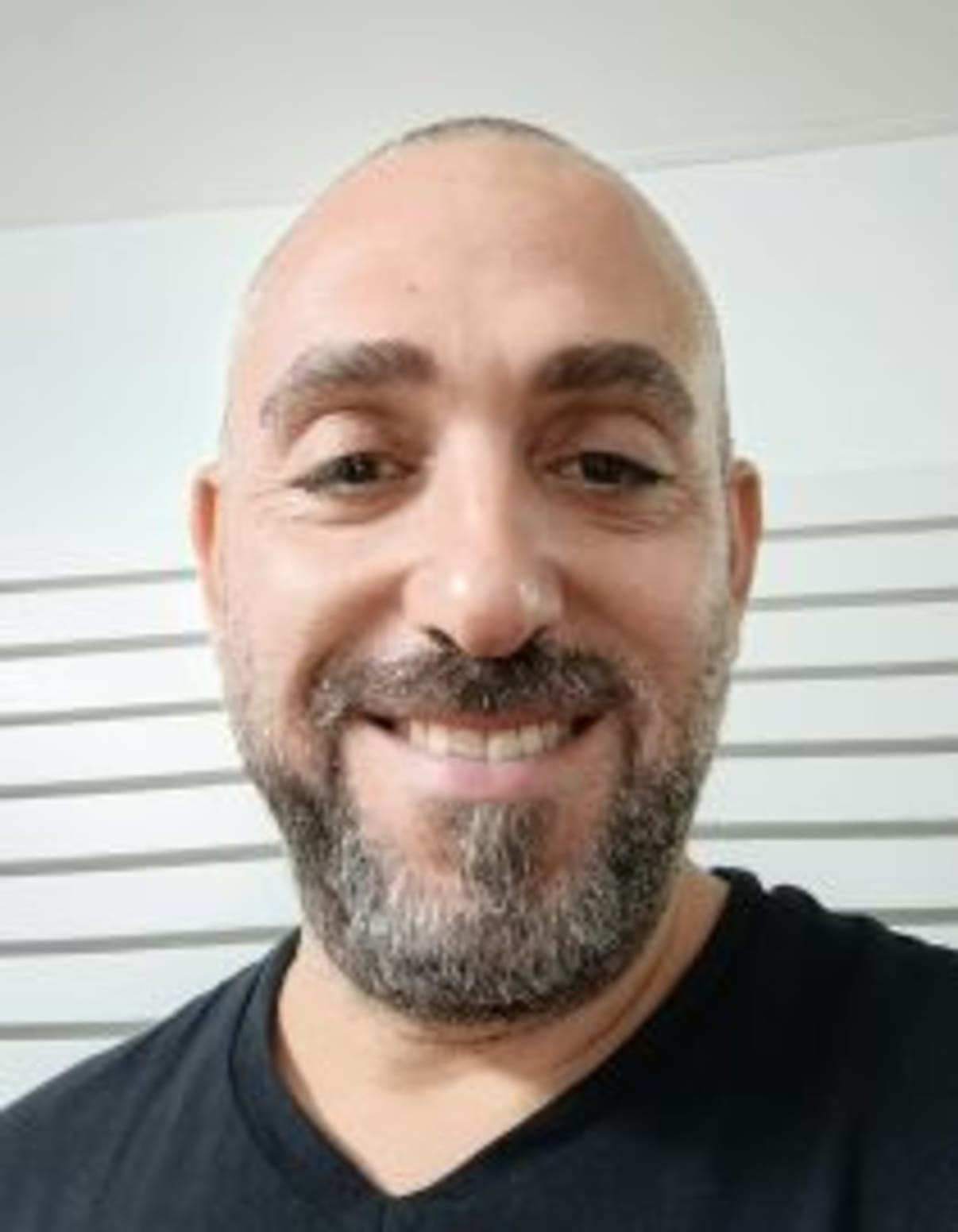 תמונת פורטרט של בעל המקצוע