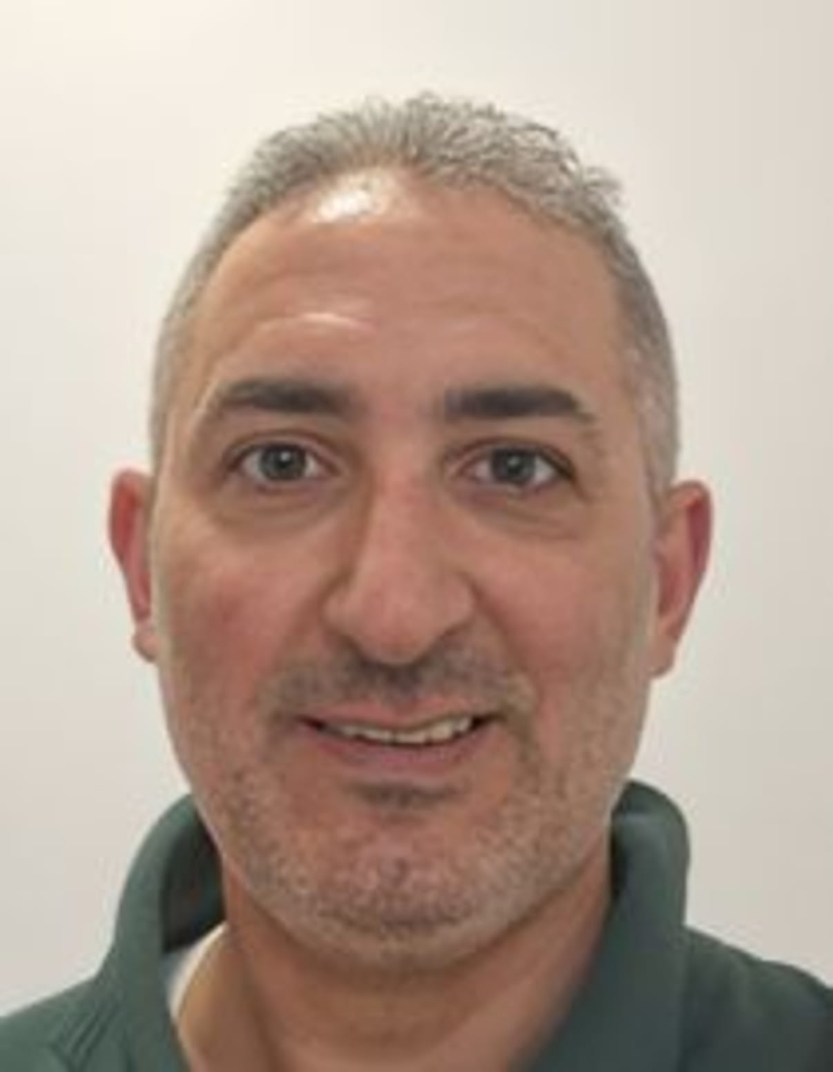 תמונת פורטרט של בעל המקצוע